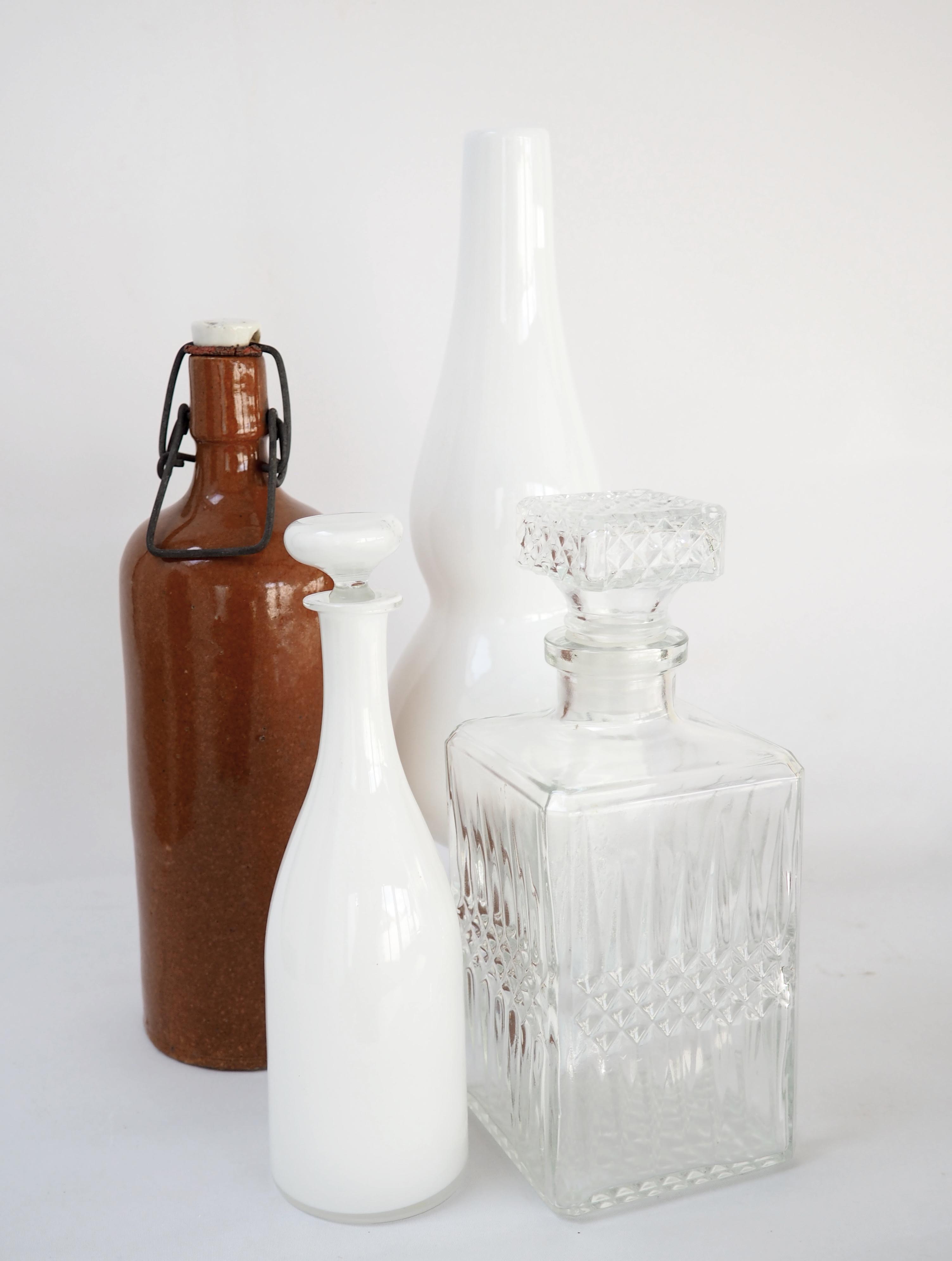 Vase haut opaline blanche