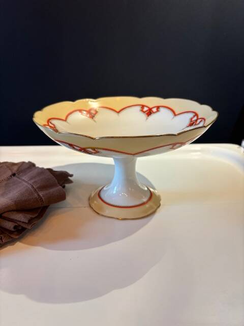 Cake stand