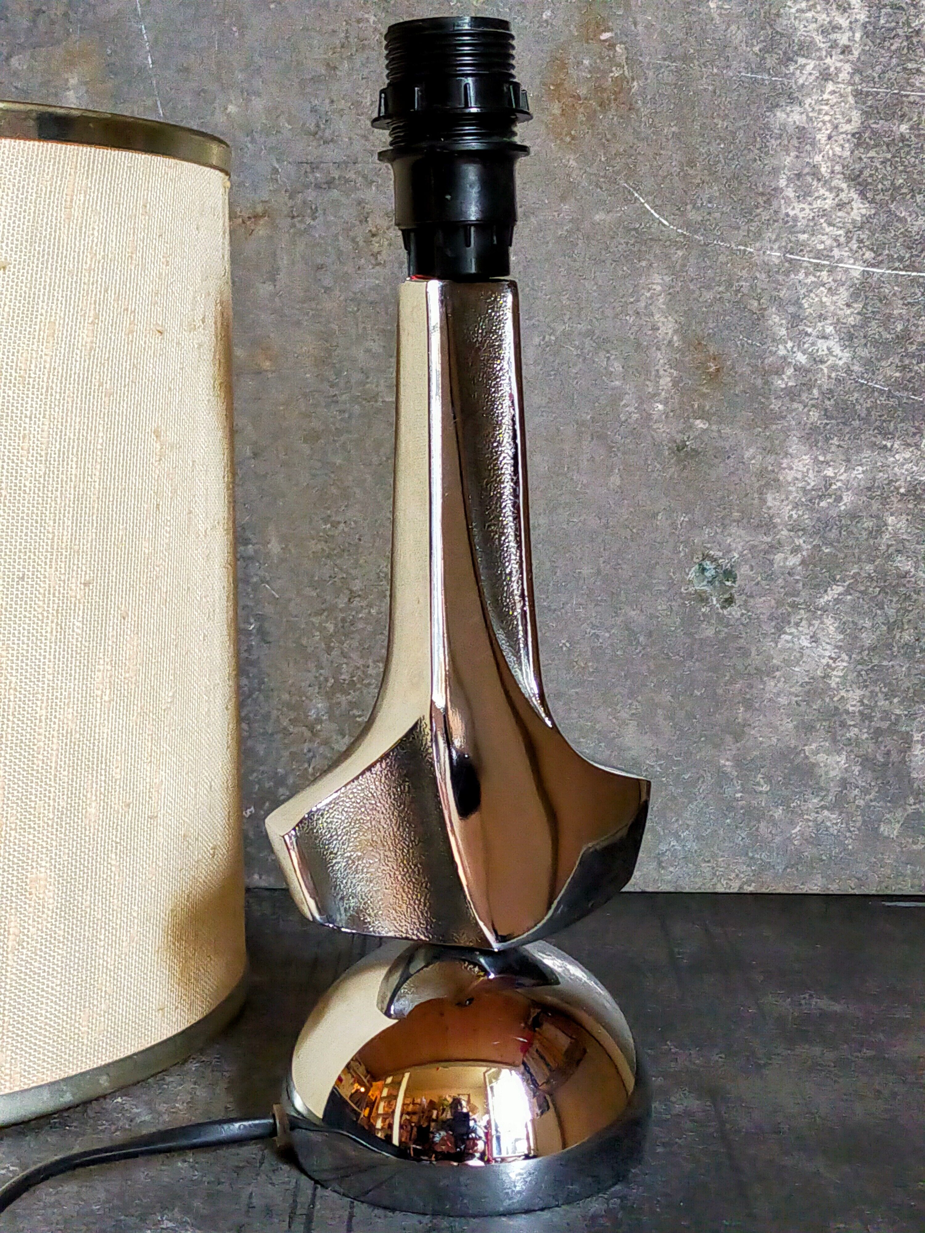 Lampe moderniste métal chromé années 70, abat-jour en toile beige