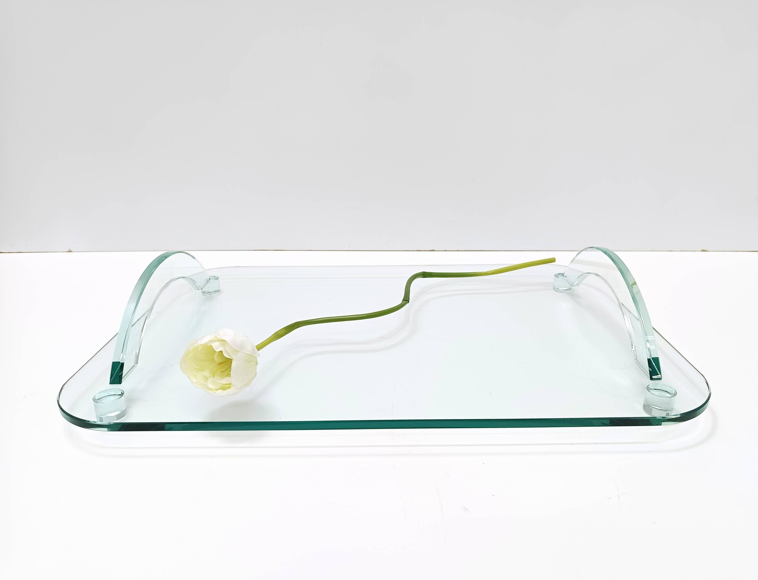 Plateau en verre transparent dans le style de Fontana Arte, Italie, années 1980.
