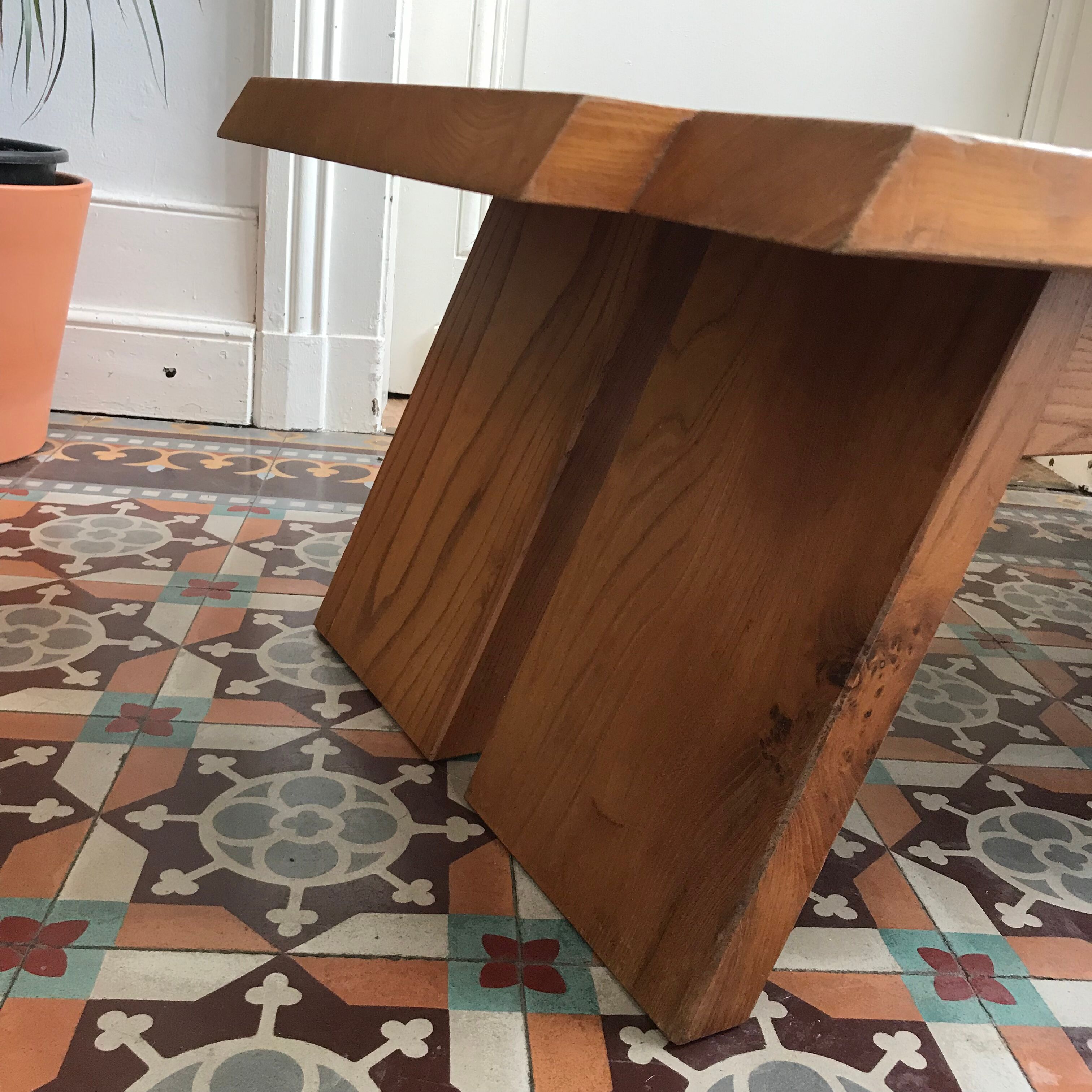 Table basse en orme massif