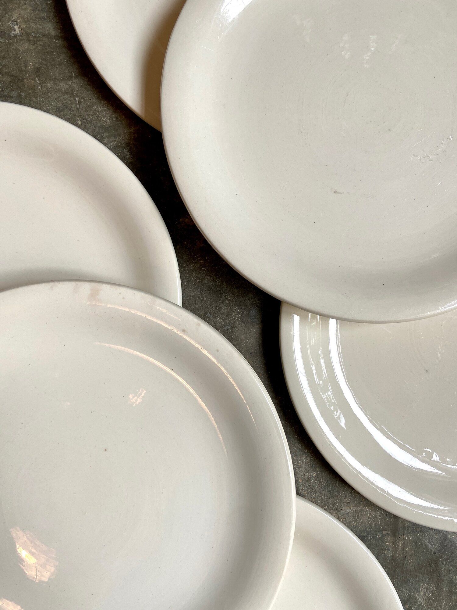 8 flat plates Sarreguemines in white earthenware