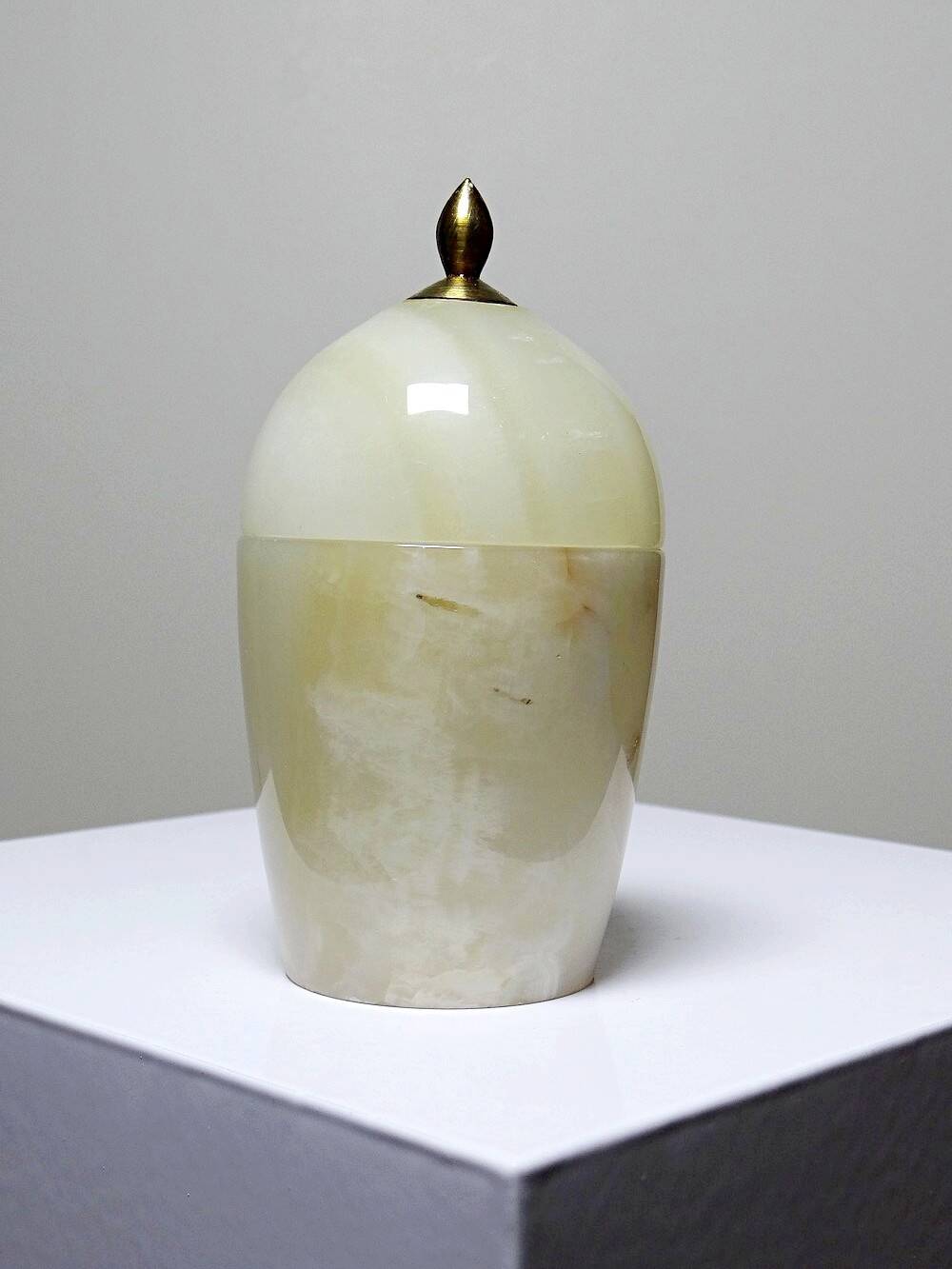Small vintage box in beige marble/alabaster and brass