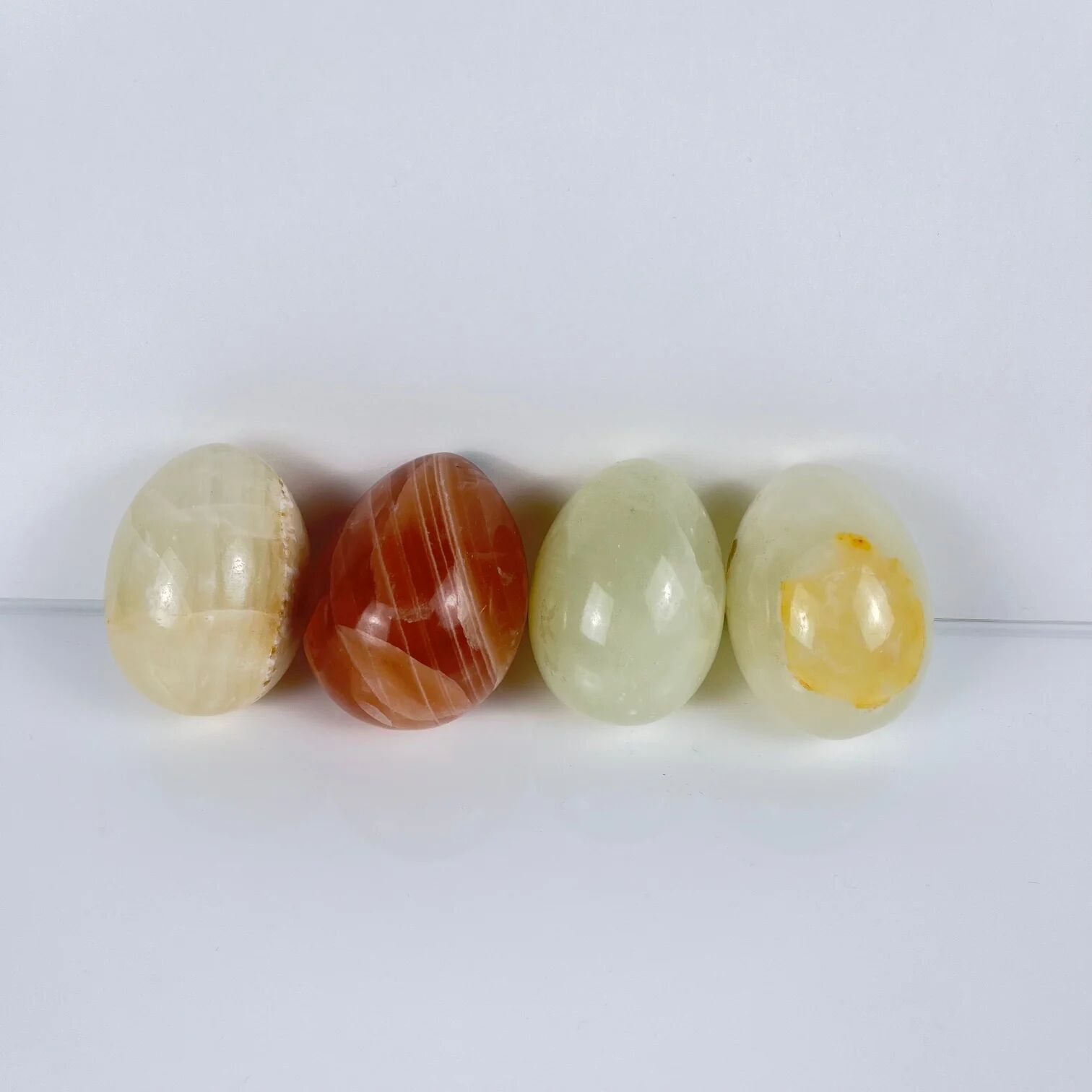 Set of vintage decorative eggs in translucent veined onyx, 1970s