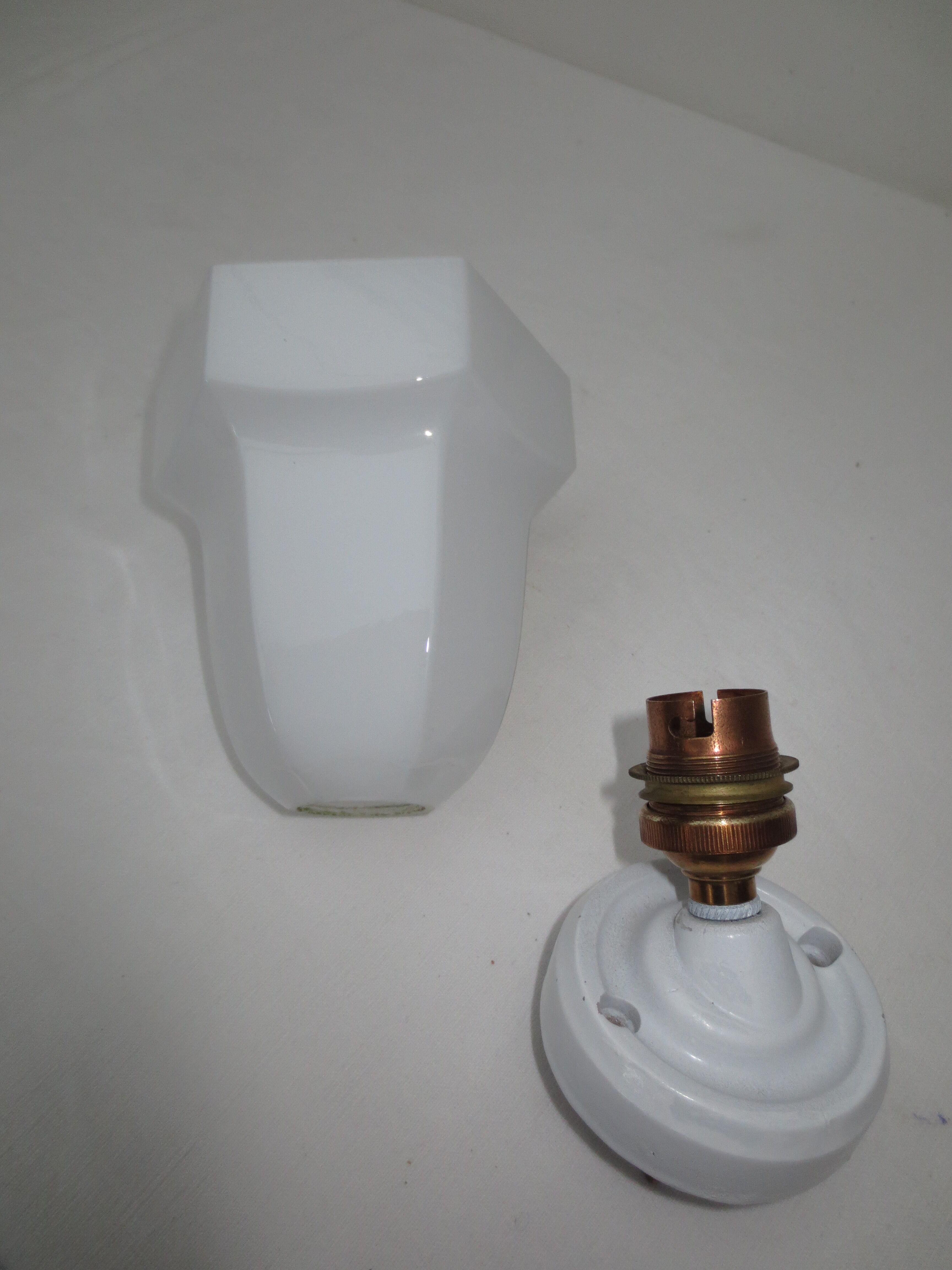 45-degree oblique porcelain art deco and white opaline applique