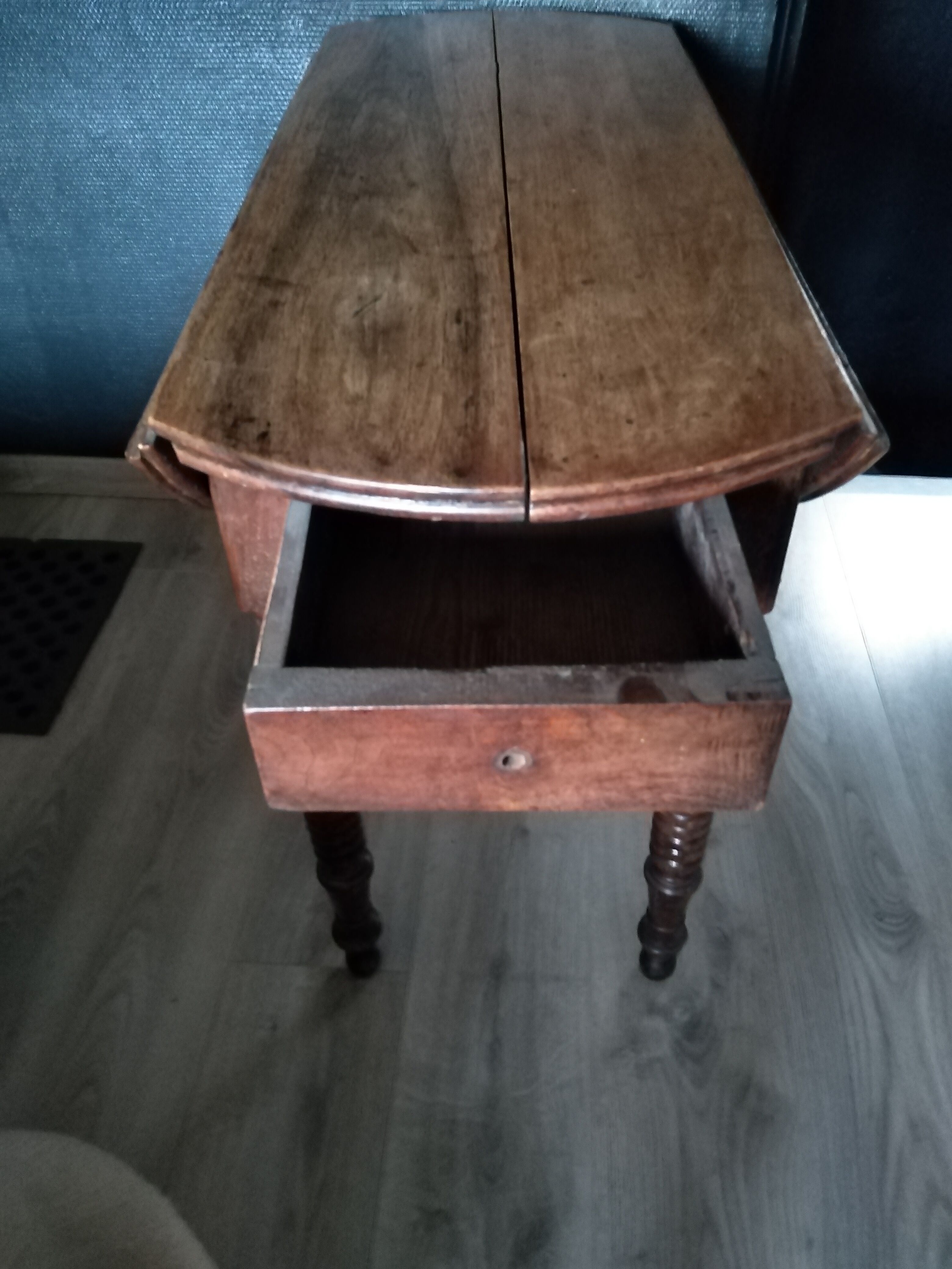 Table demi-lune Louis Philippe pieds tournés