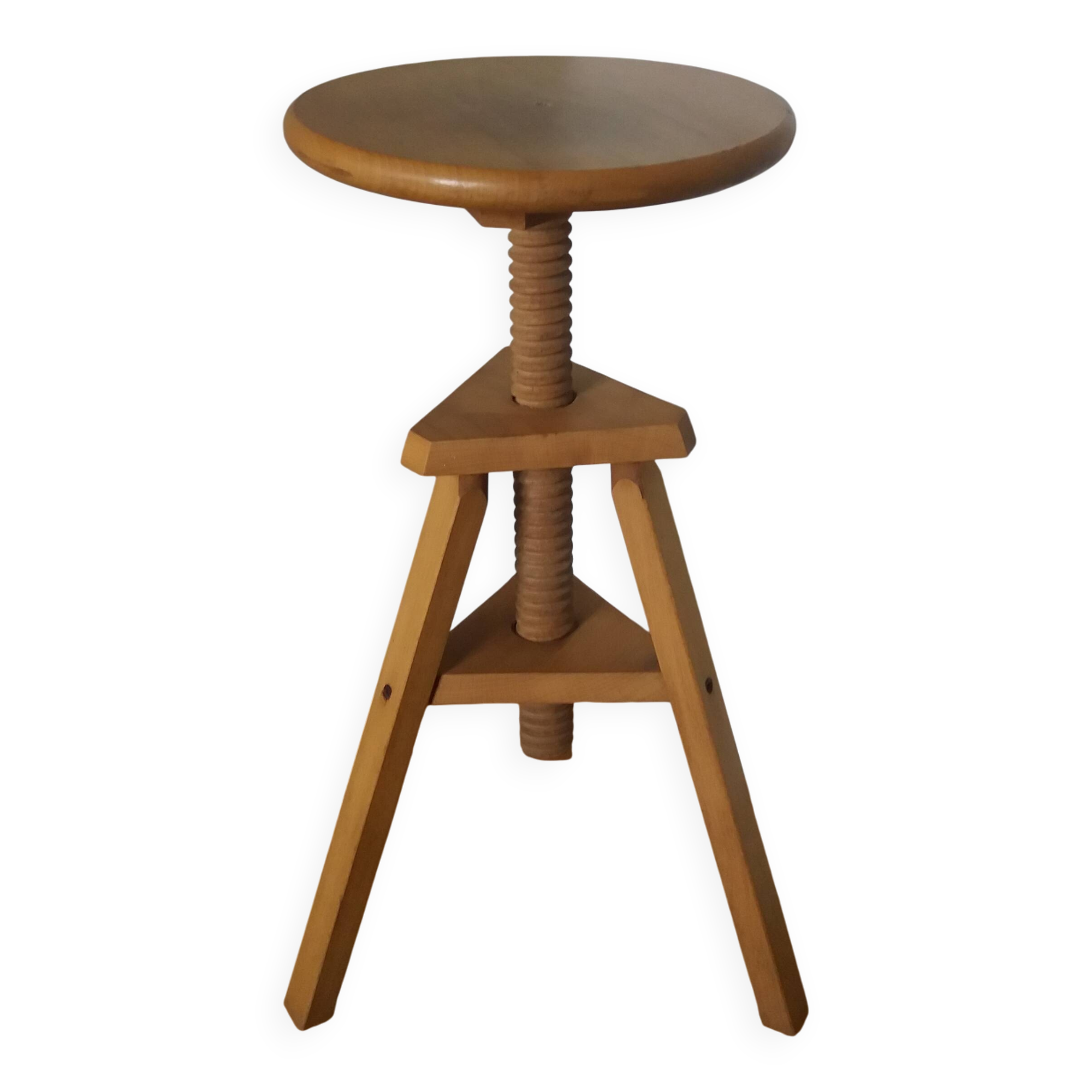 Tripod stool with a screw.