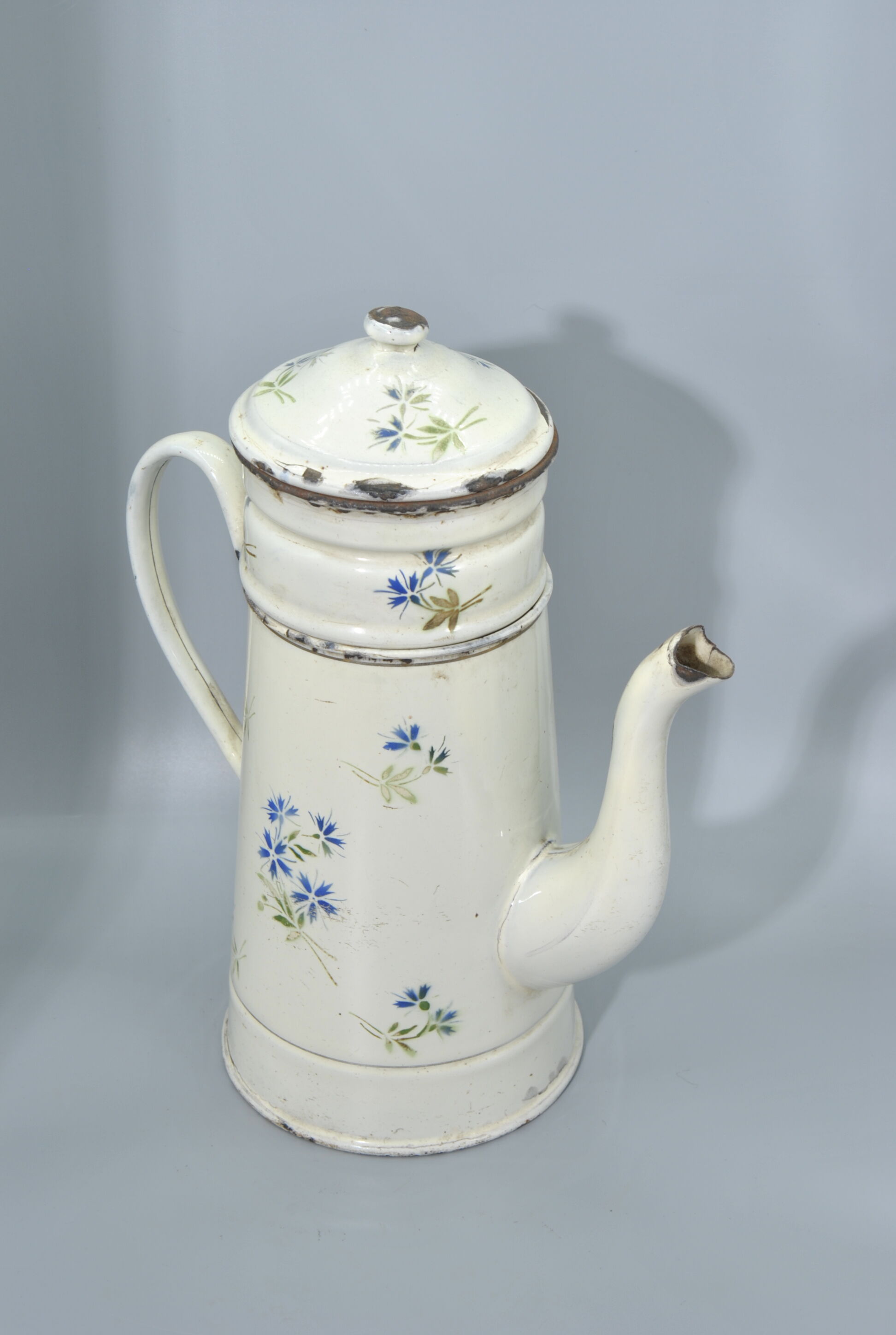 Enamelled tole coffee maker with blue flowers