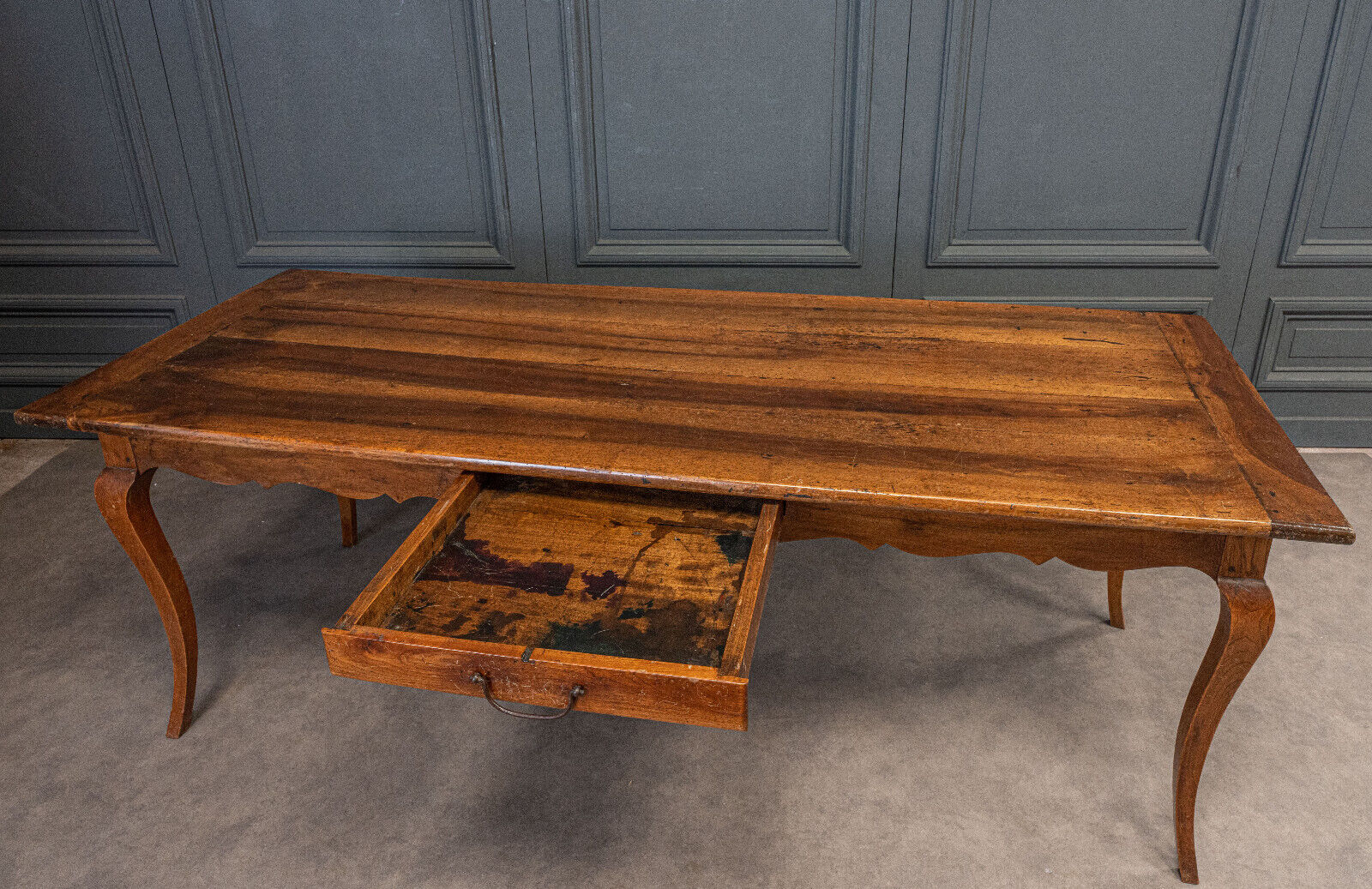 Farmhouse table walnut legs deer early nineteenth 1 drawer 208 cm