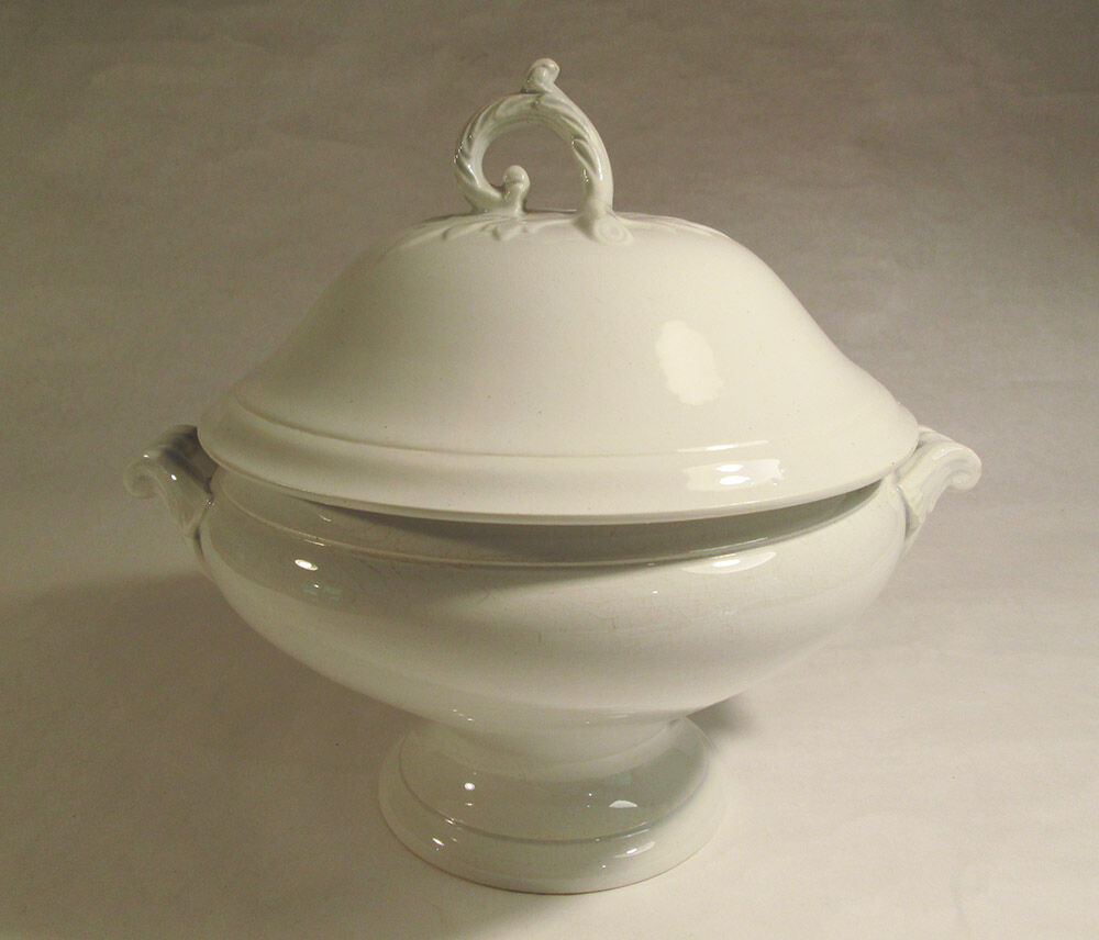 White soup pot Saint-Amand and Hamage