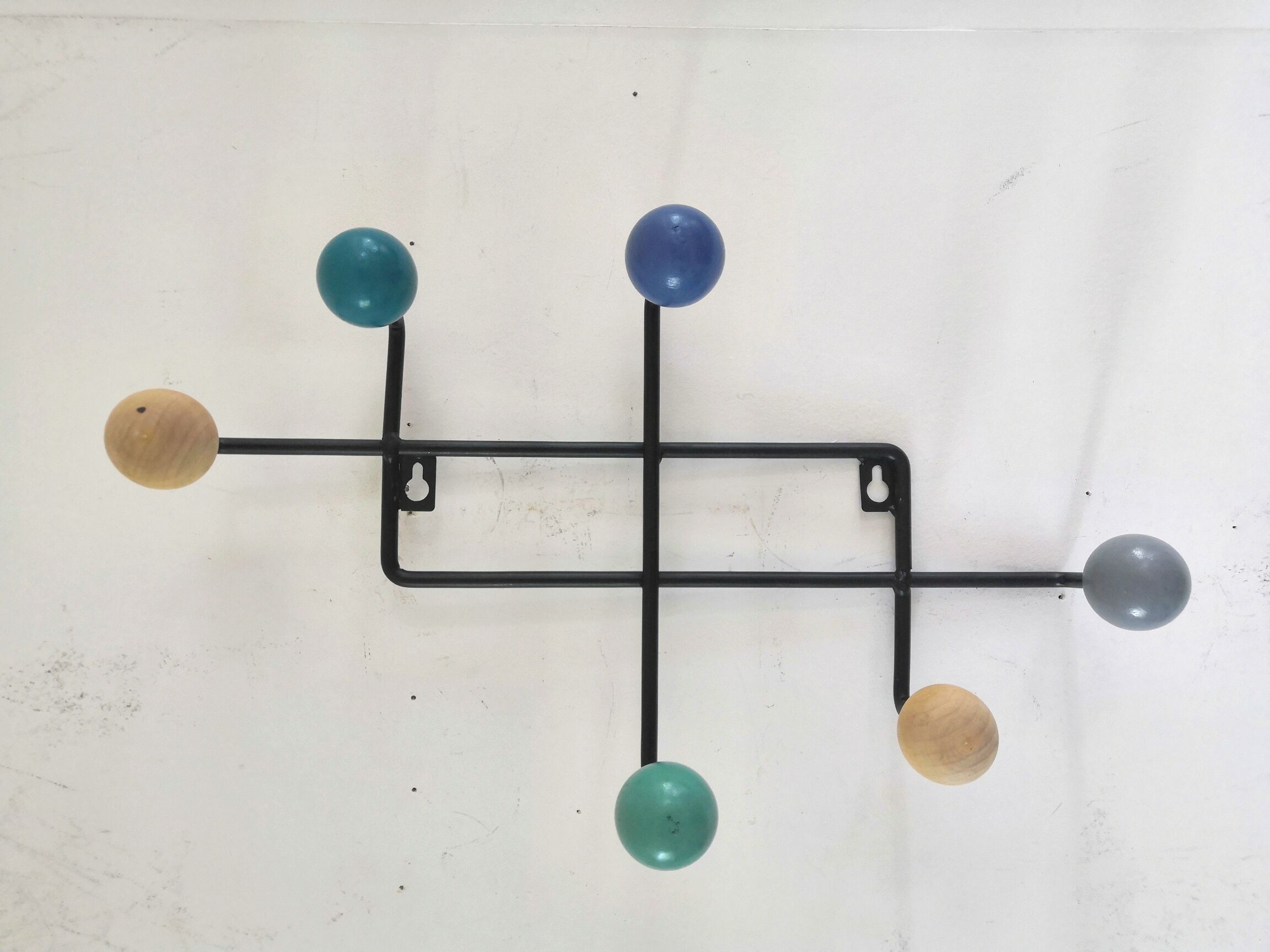 Ball wall coat rack