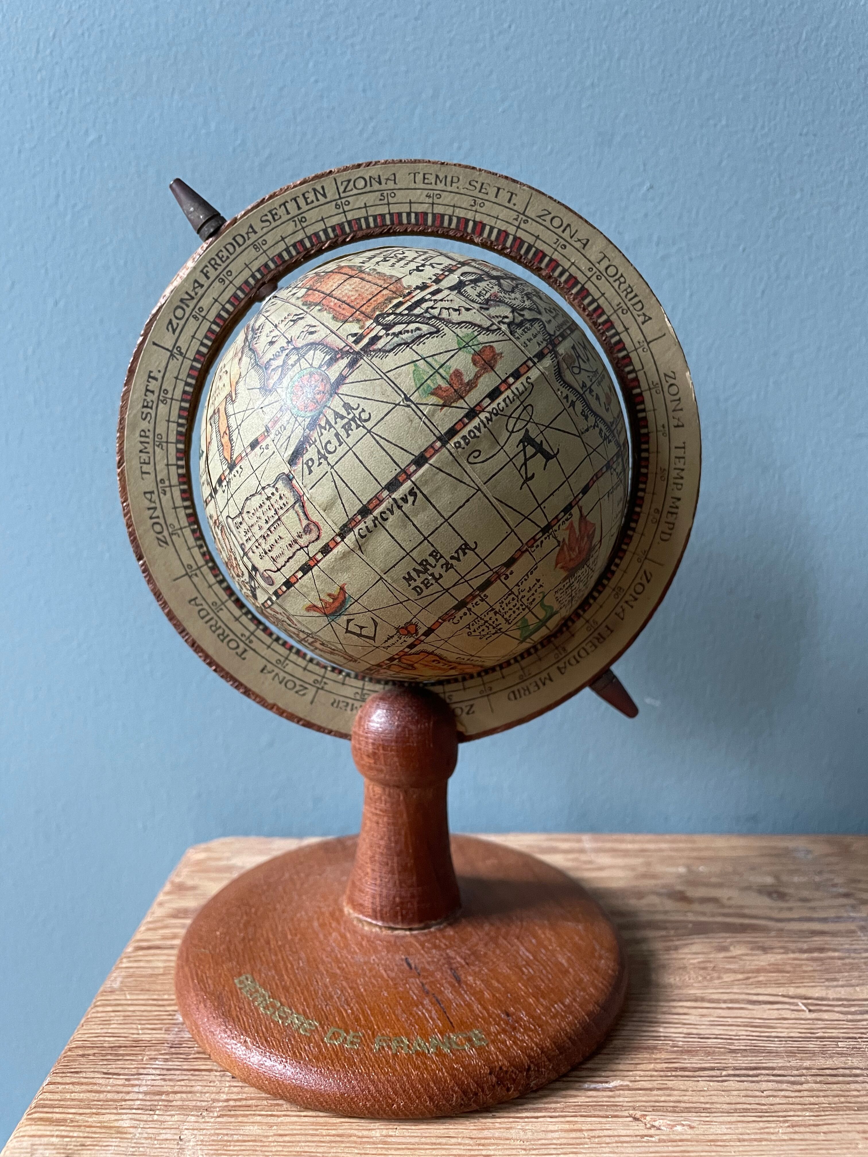 Globe terrestre « Bergère de France »