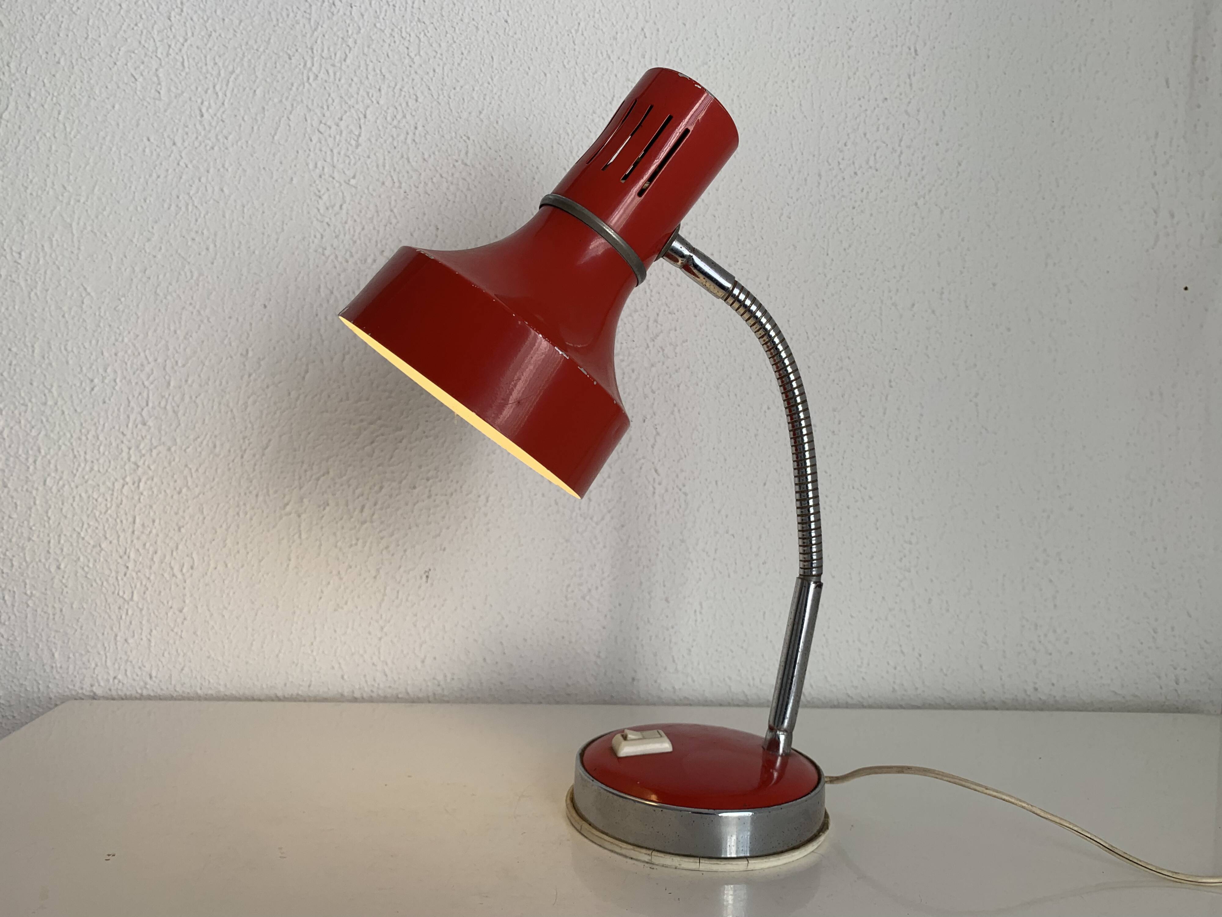 Lampe de bureau rouge Veneta Lumi, Italie 1960