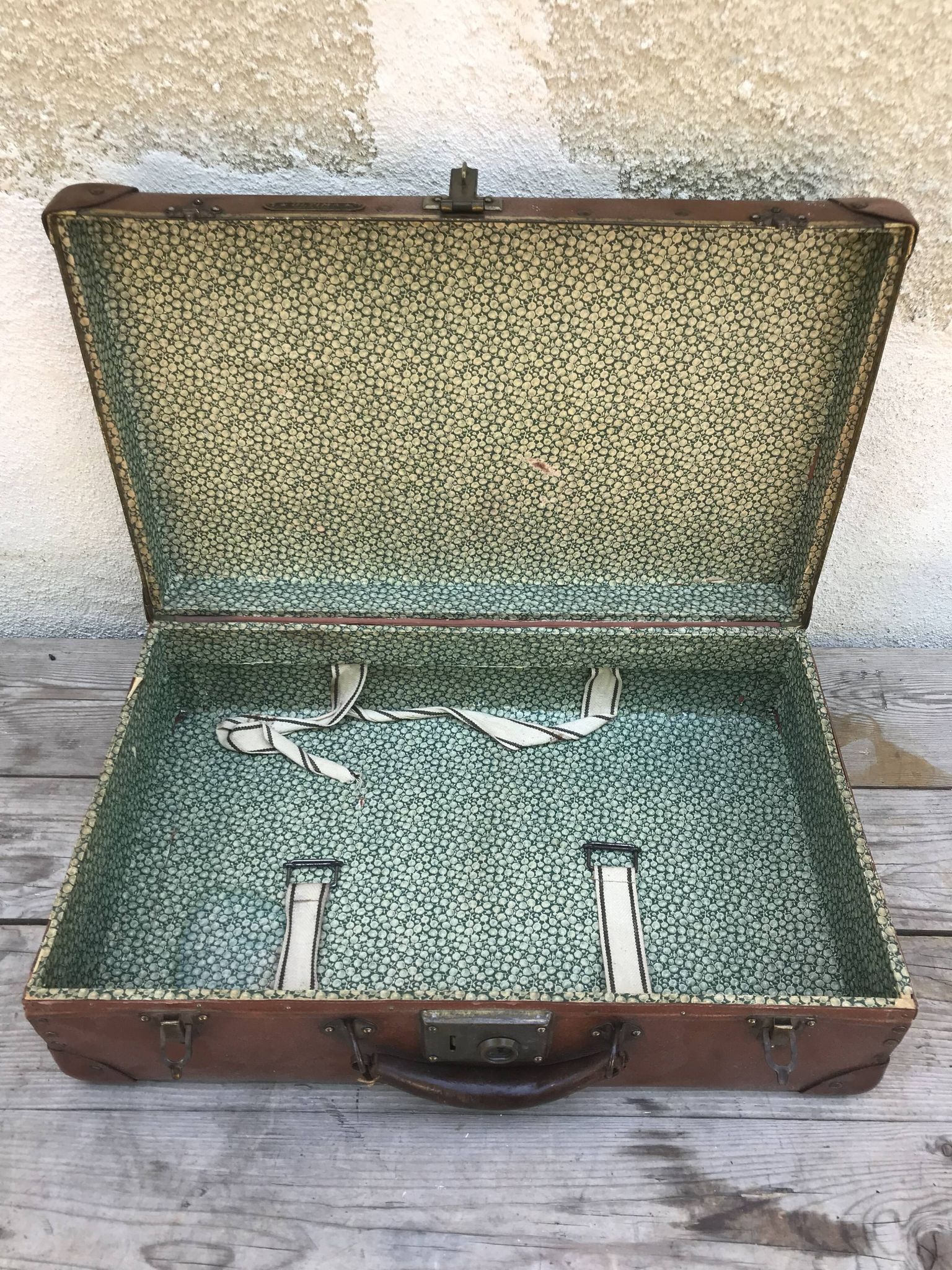 Old suitcase travel ultima brown fiber trunk
