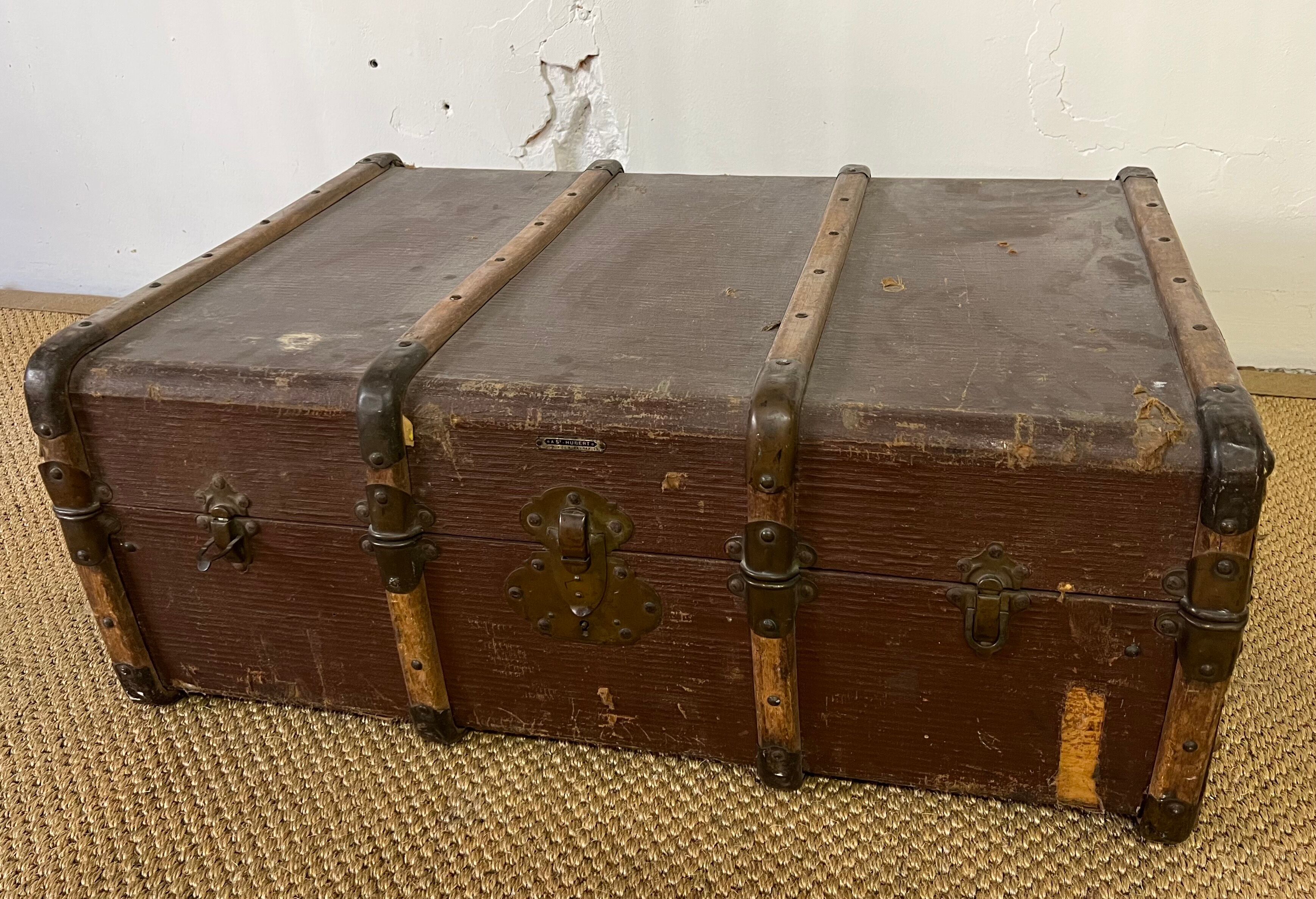 Vintage trunk in wood and leather, St Hubert Paris