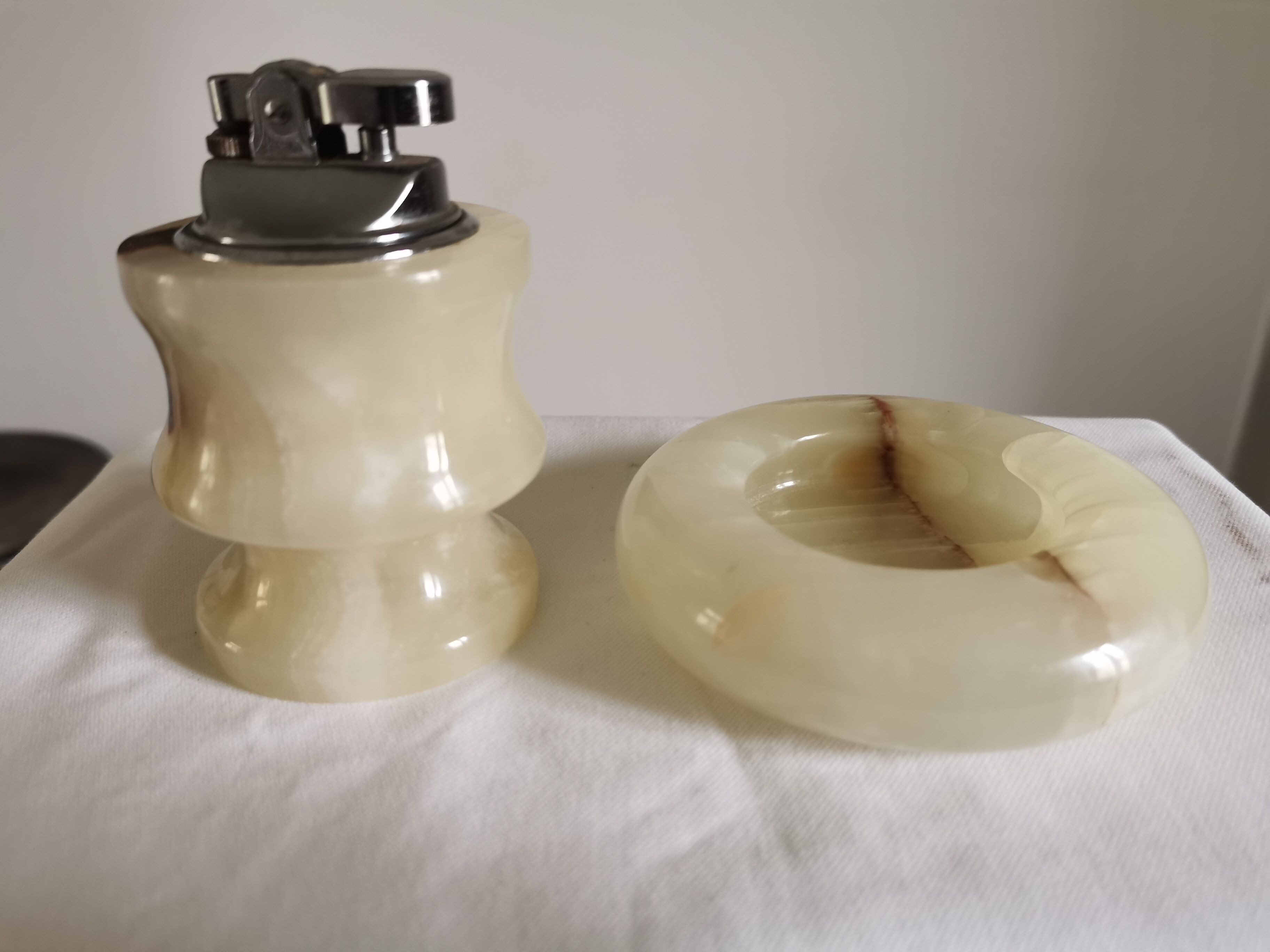 Onyx ashtray and table lighter set
