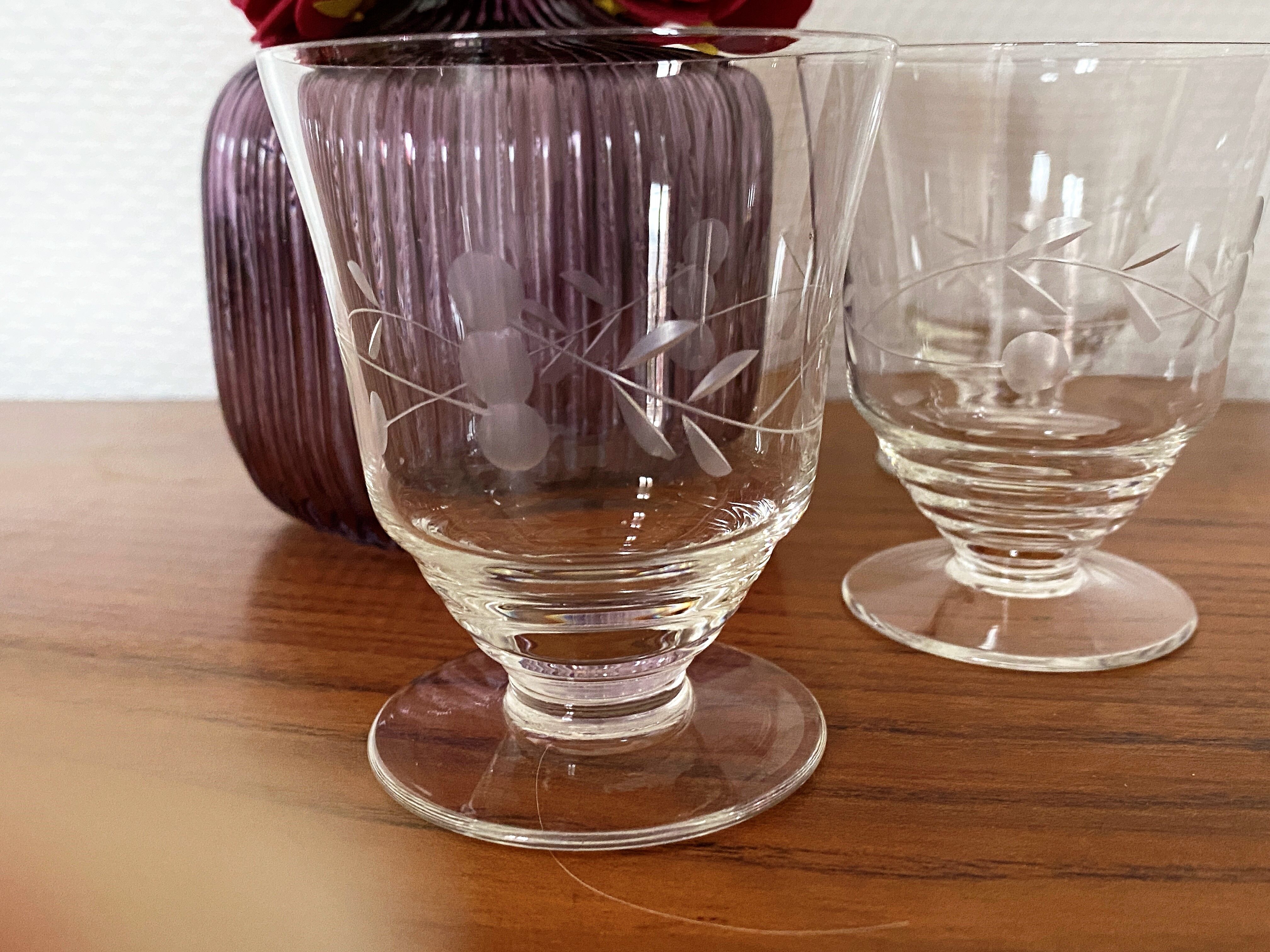 4 engraved wine glasses