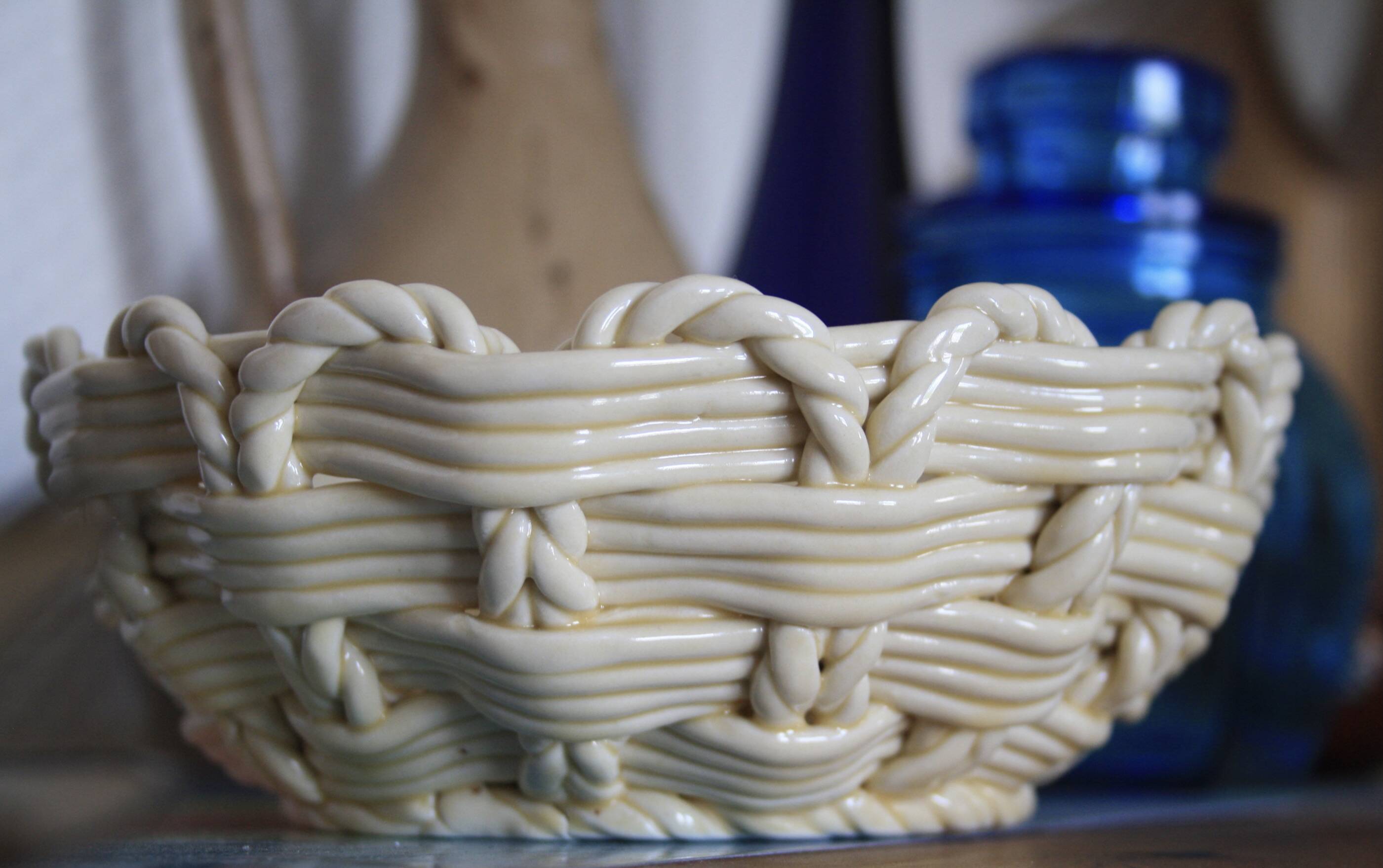 Woven ceramic basket/tray