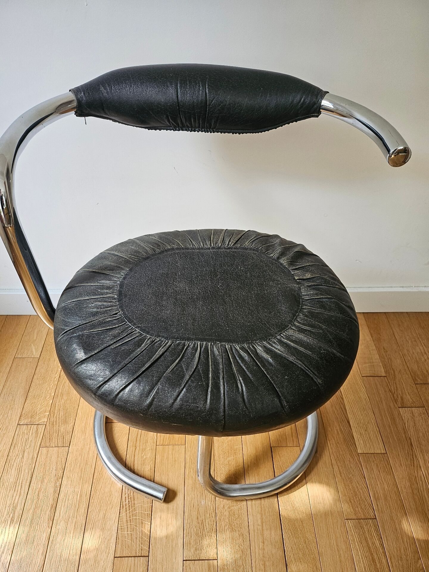 Chaise "cobra" par Giotto Stoppino