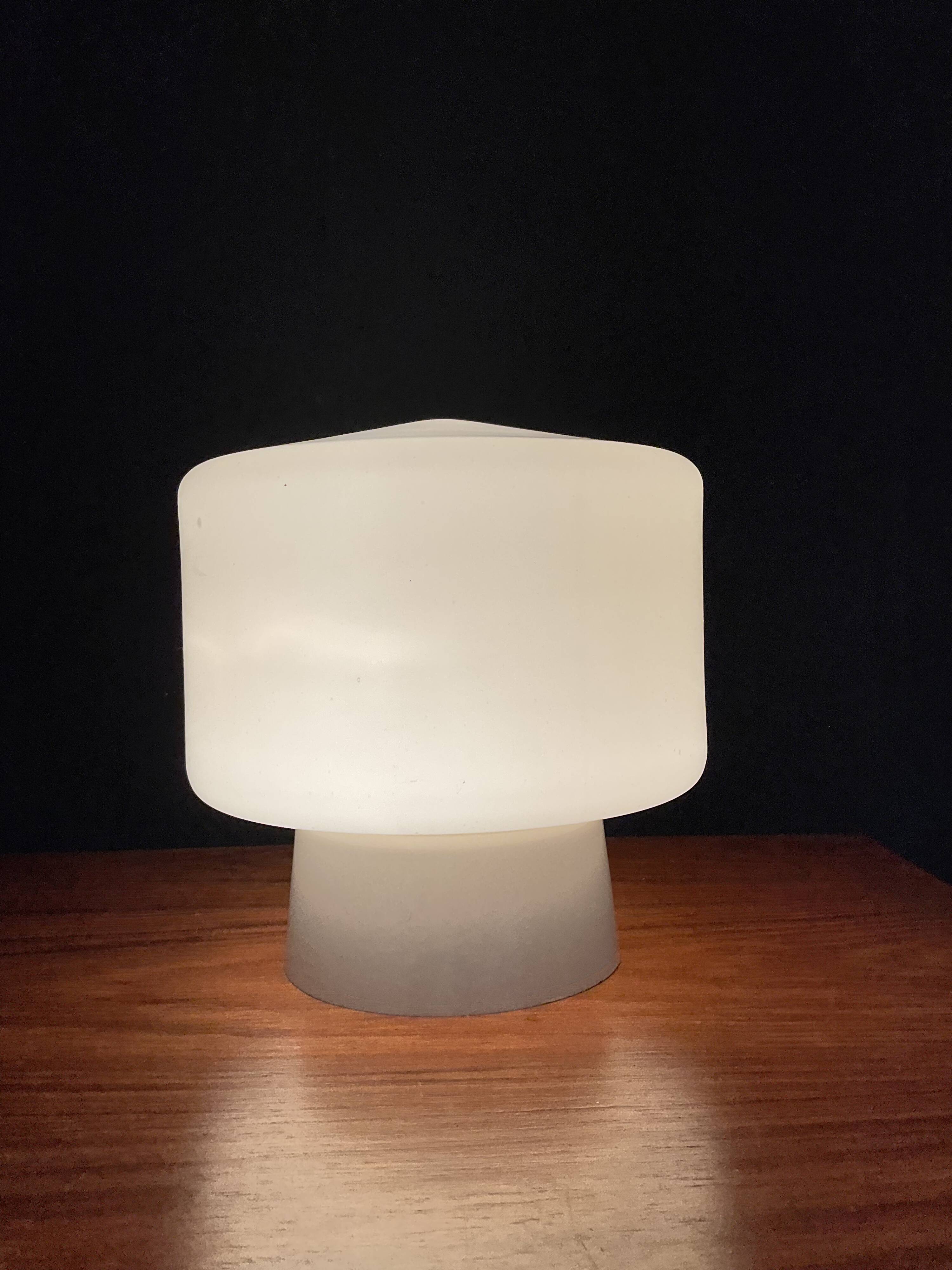 Mushroom lamp in opaline 60s