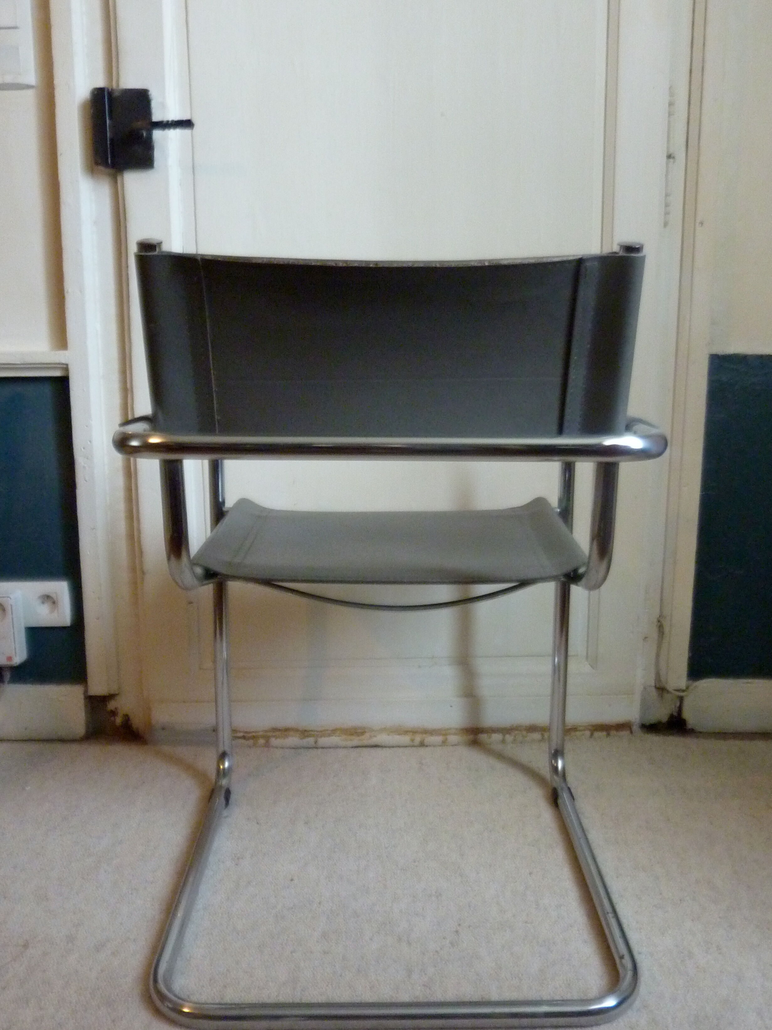 Office Chair in leather and chrome of the 1970s