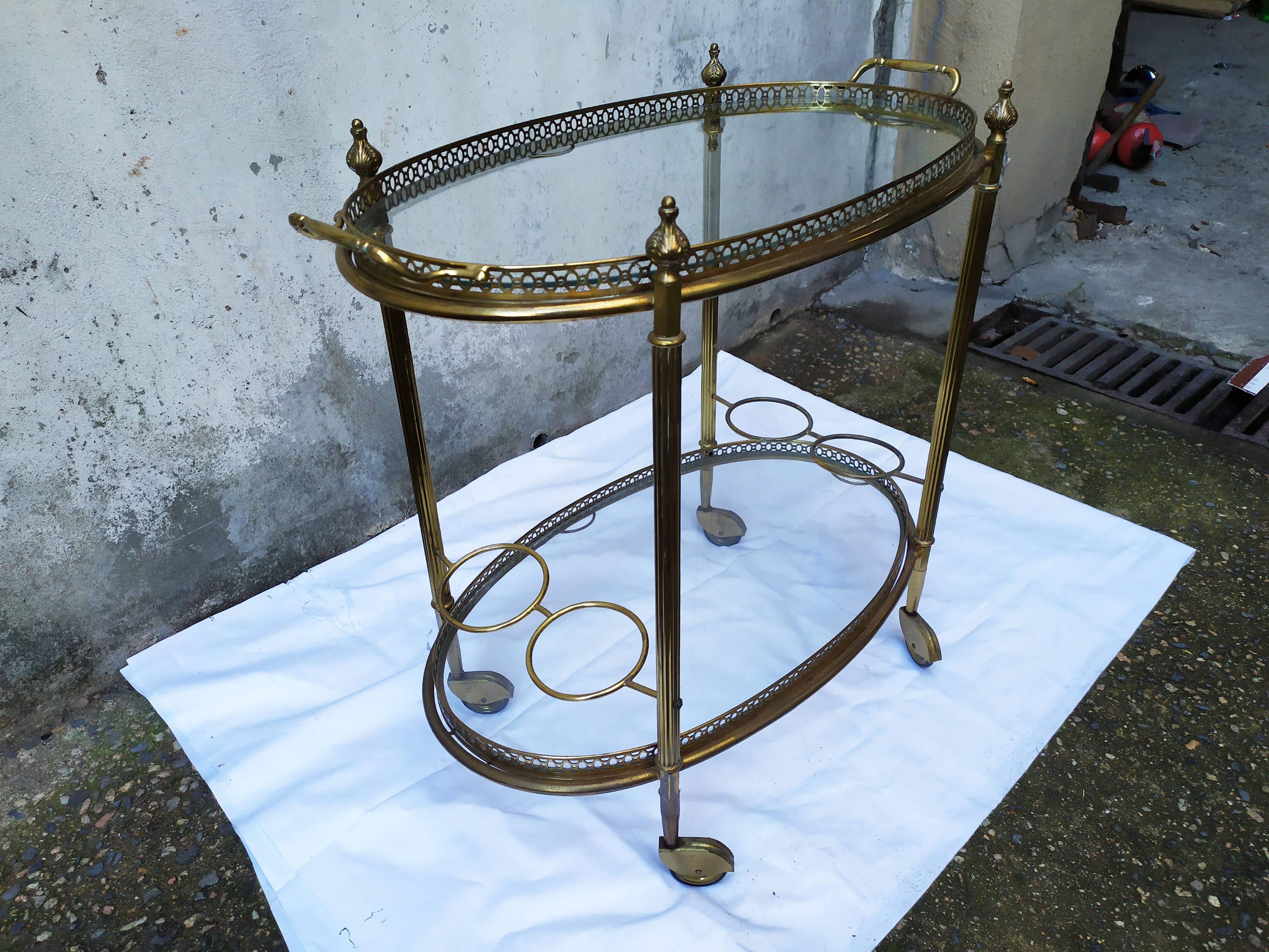 Golden rolling bar dessert