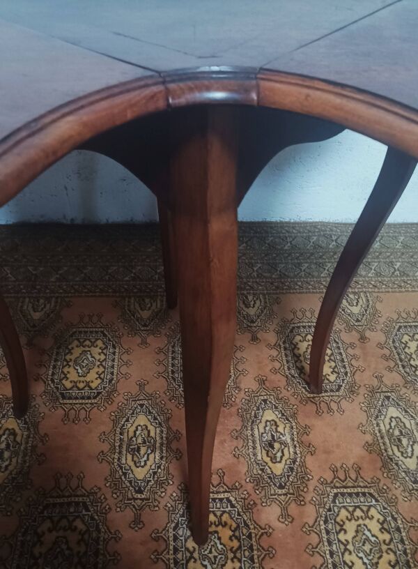 Table trèfle Louis XV en noyer