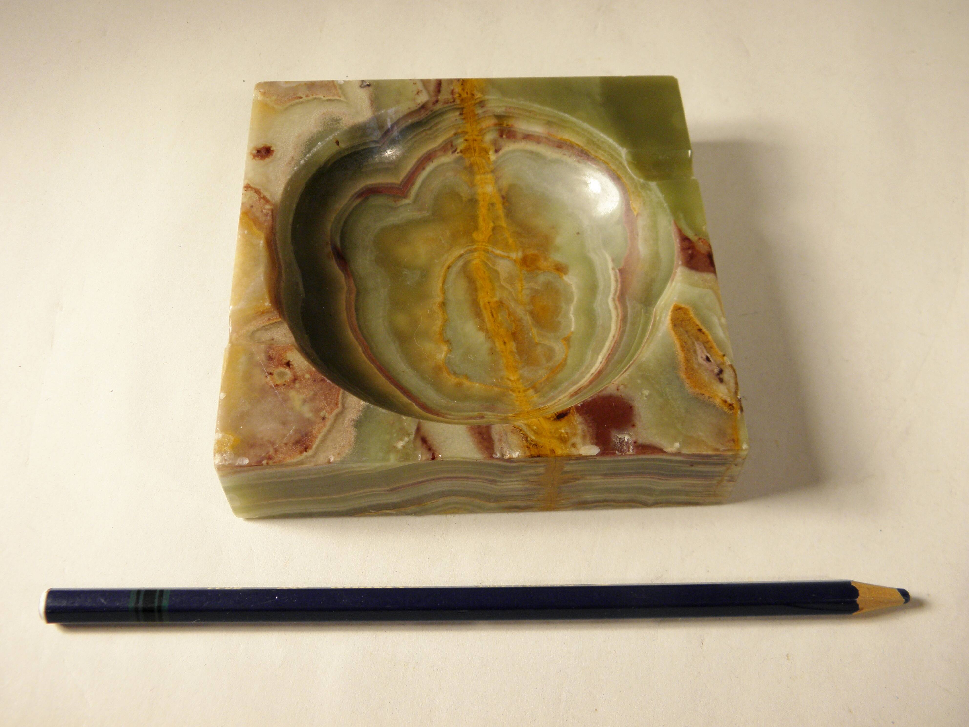 Onyx ashtray 10 x 10