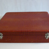 Housewife of Bakelite knives and service cutlery