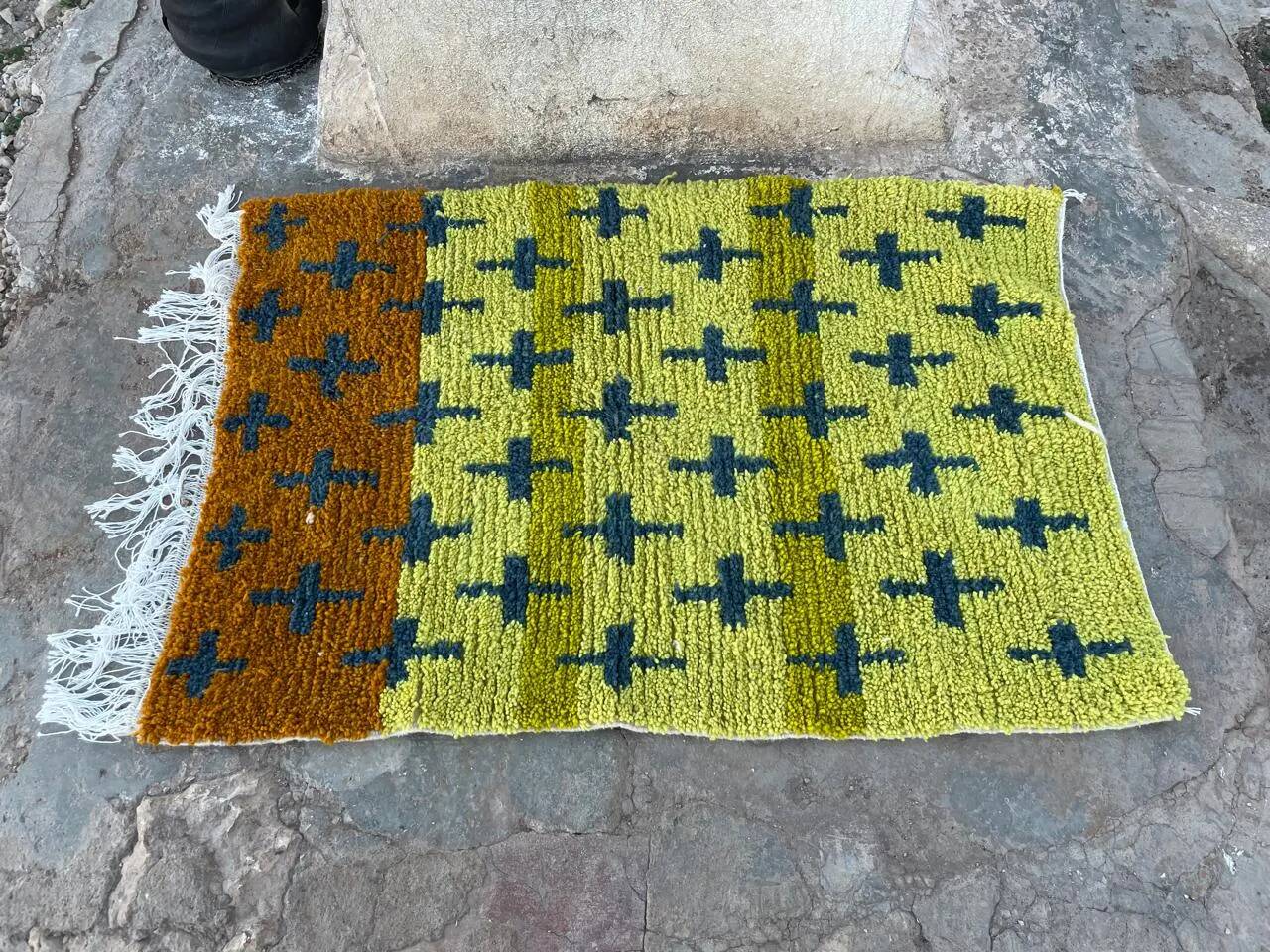 Tapis berbère en laine pure, artisanal, 250x150 cm, fait main au Maroc