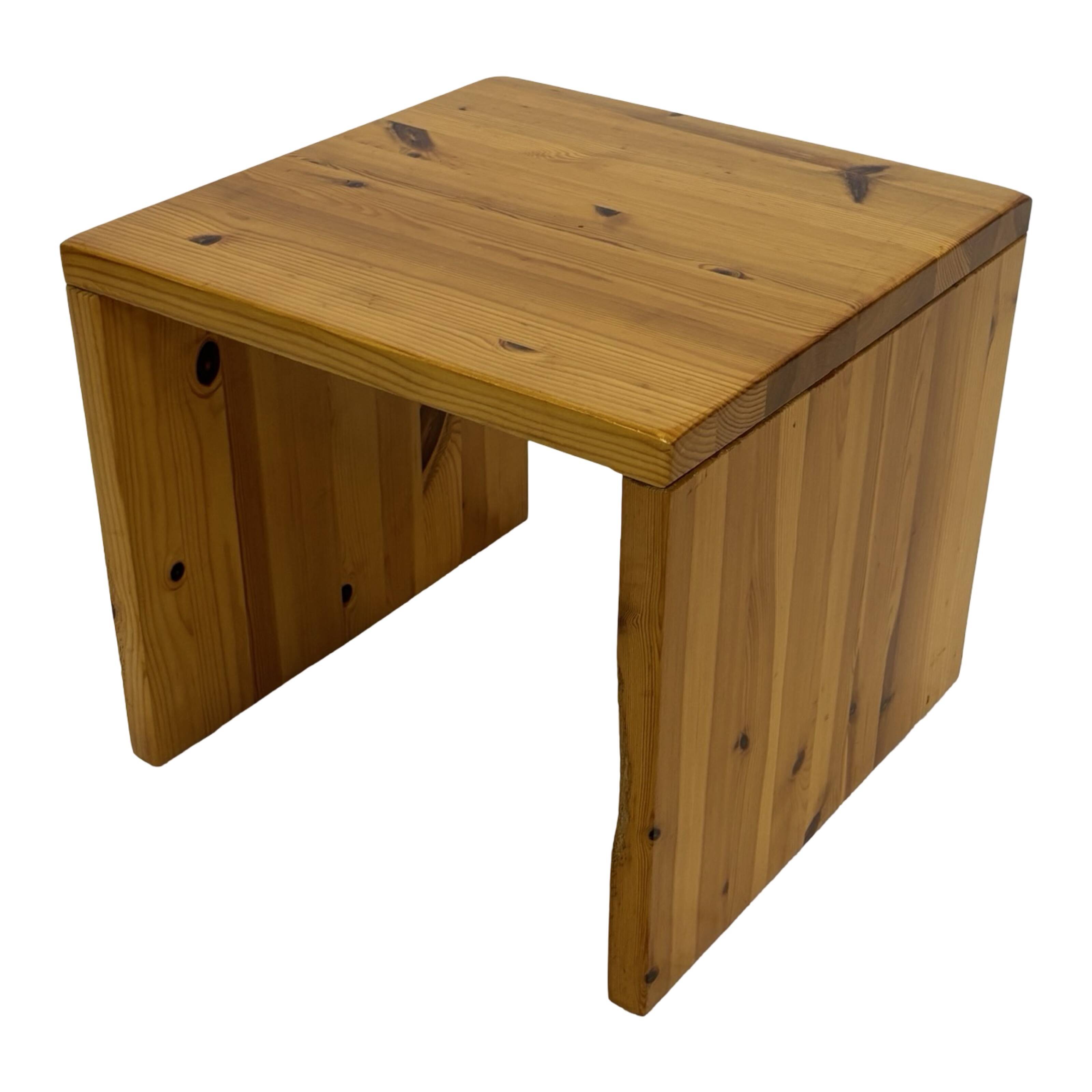 Vintage side table in Pine wood 1970s small table