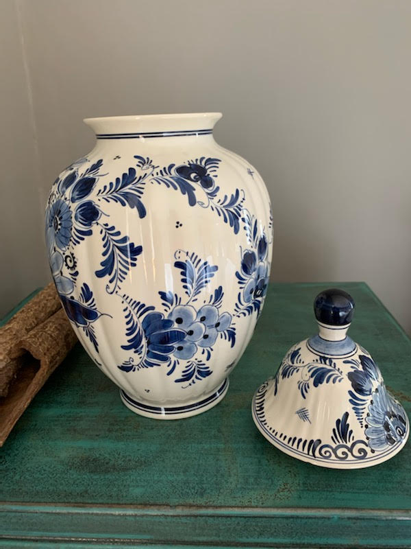 Vase couvert de Delft