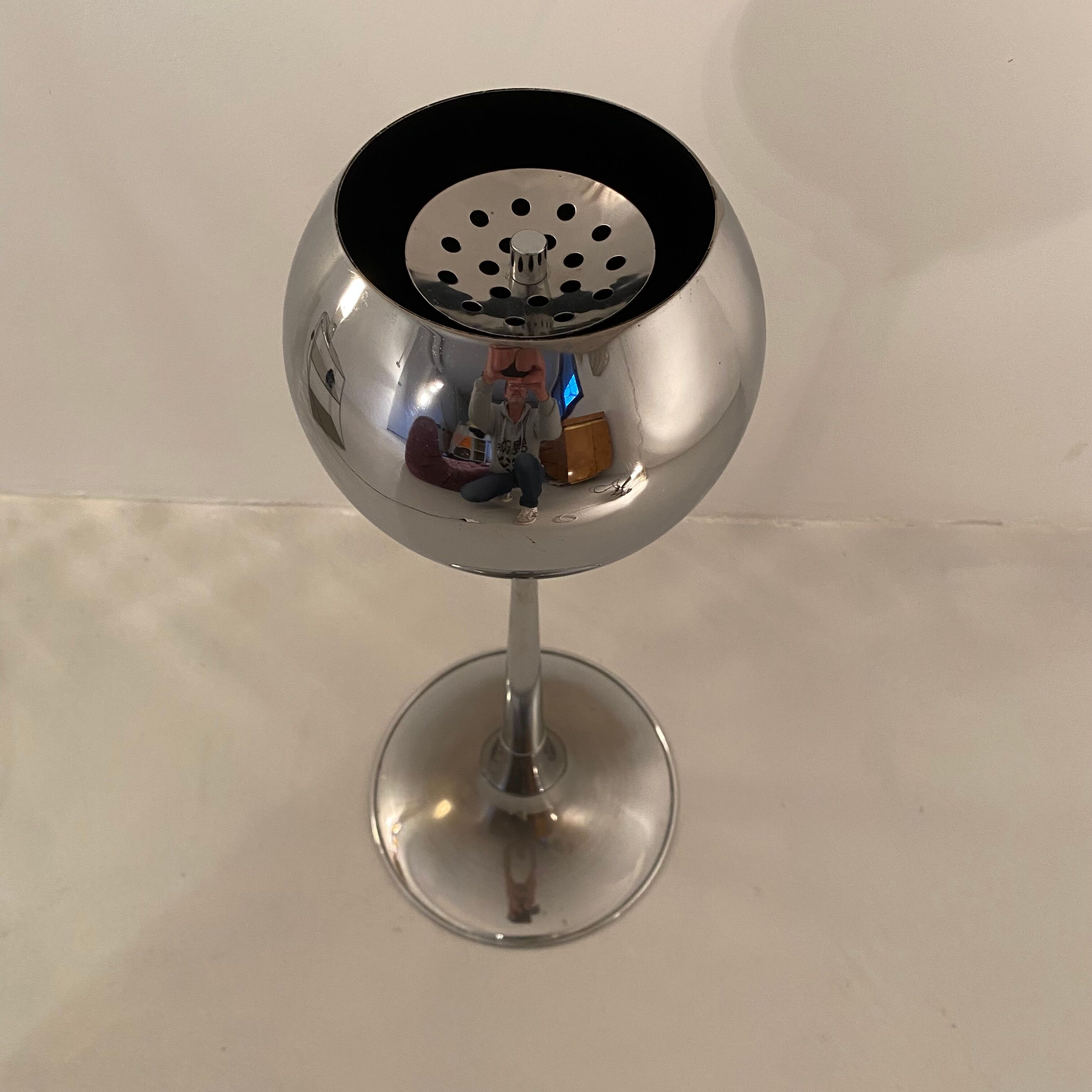 Ashtray on foot tulip Goffredo Reggiani 1960