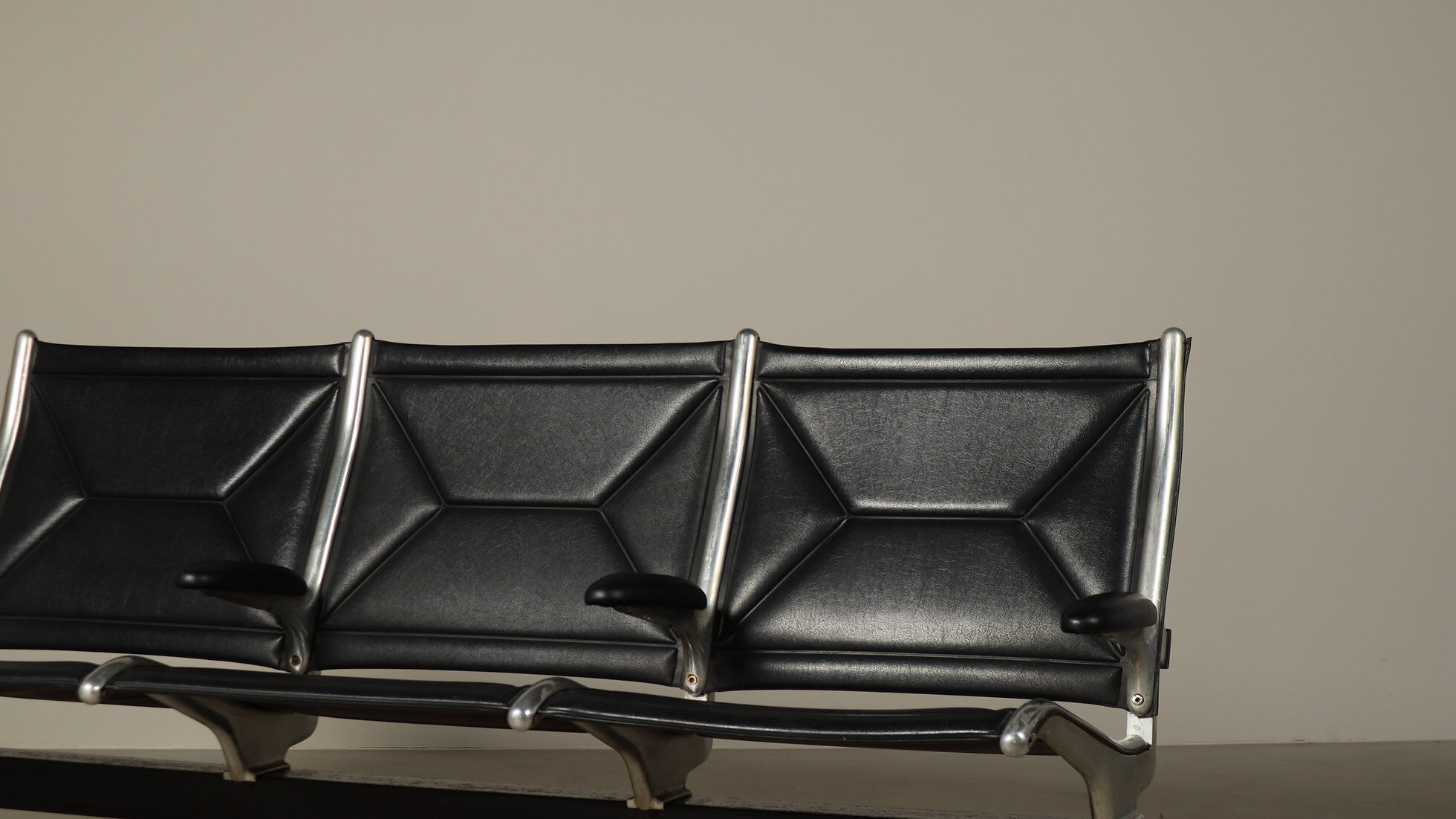 Tandem Sling bench by Charles & Ray Eames, 1962