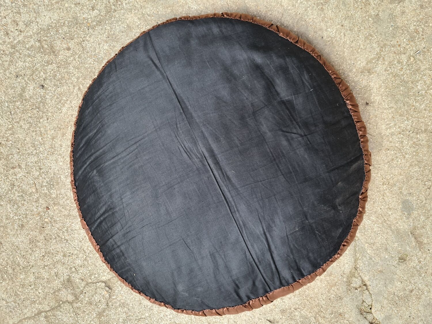 Round art deco cushion