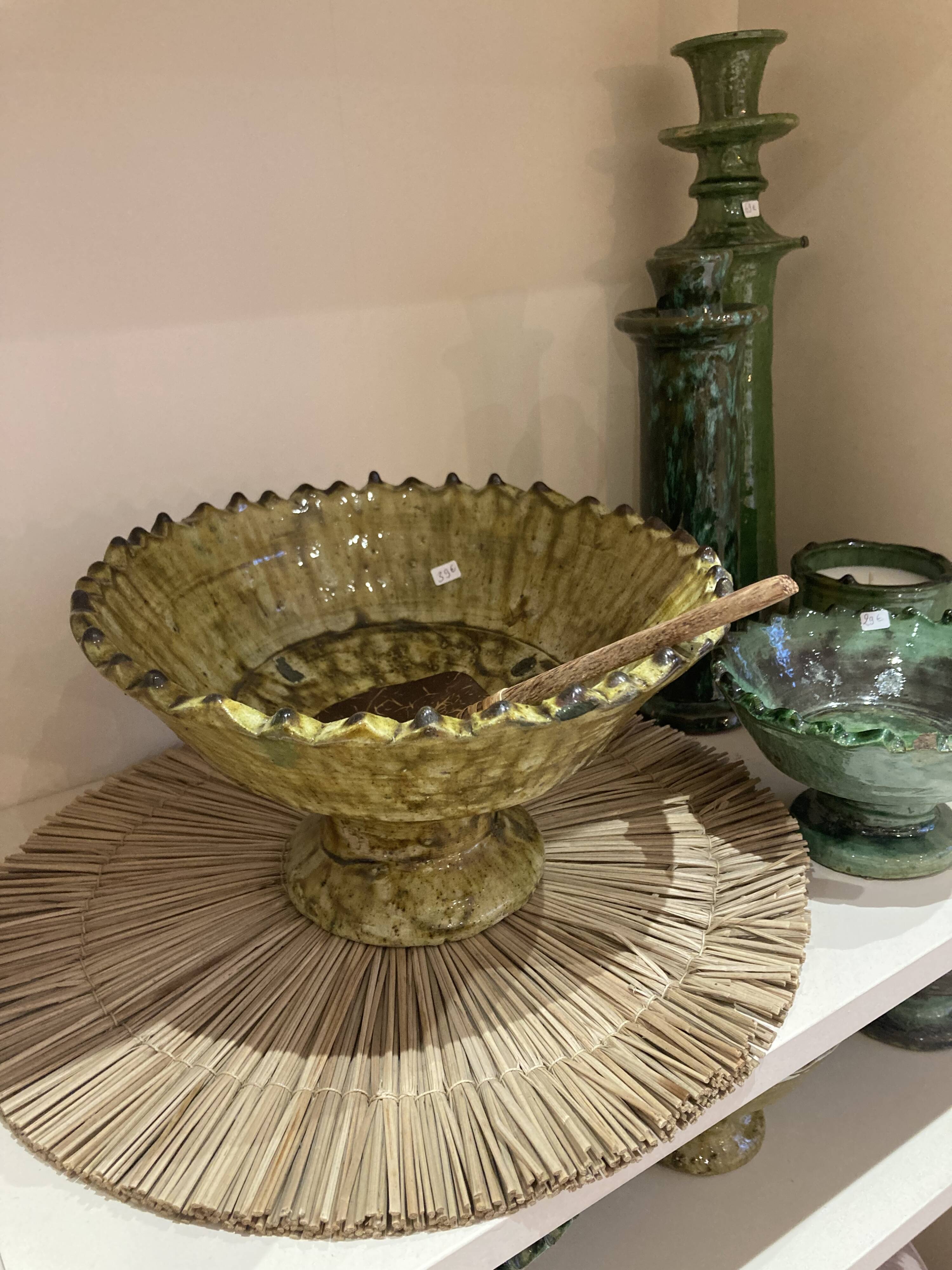 Serrated cutter on tamegroute stand