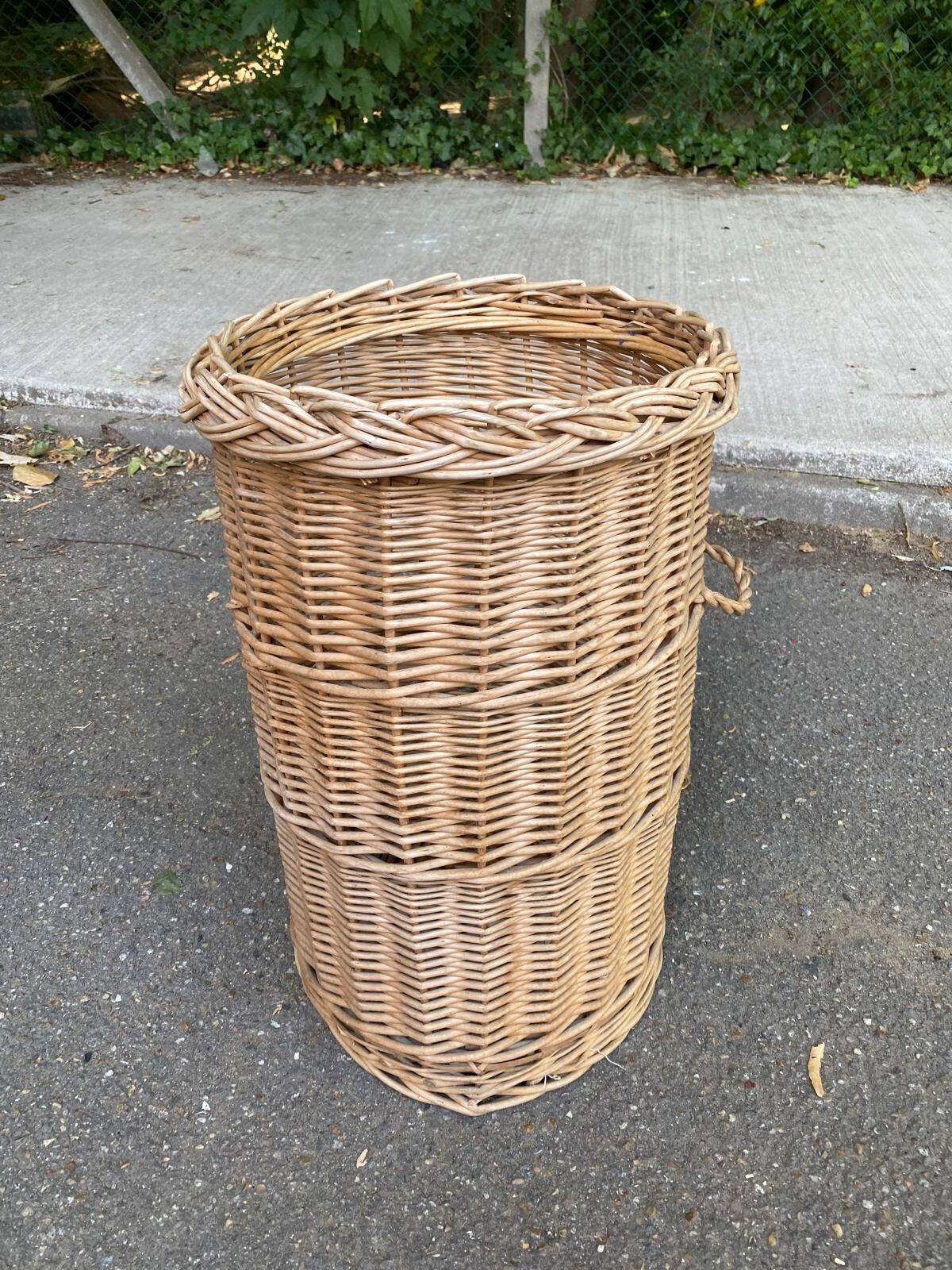 Woven laundry basket with rattan and wicker lid