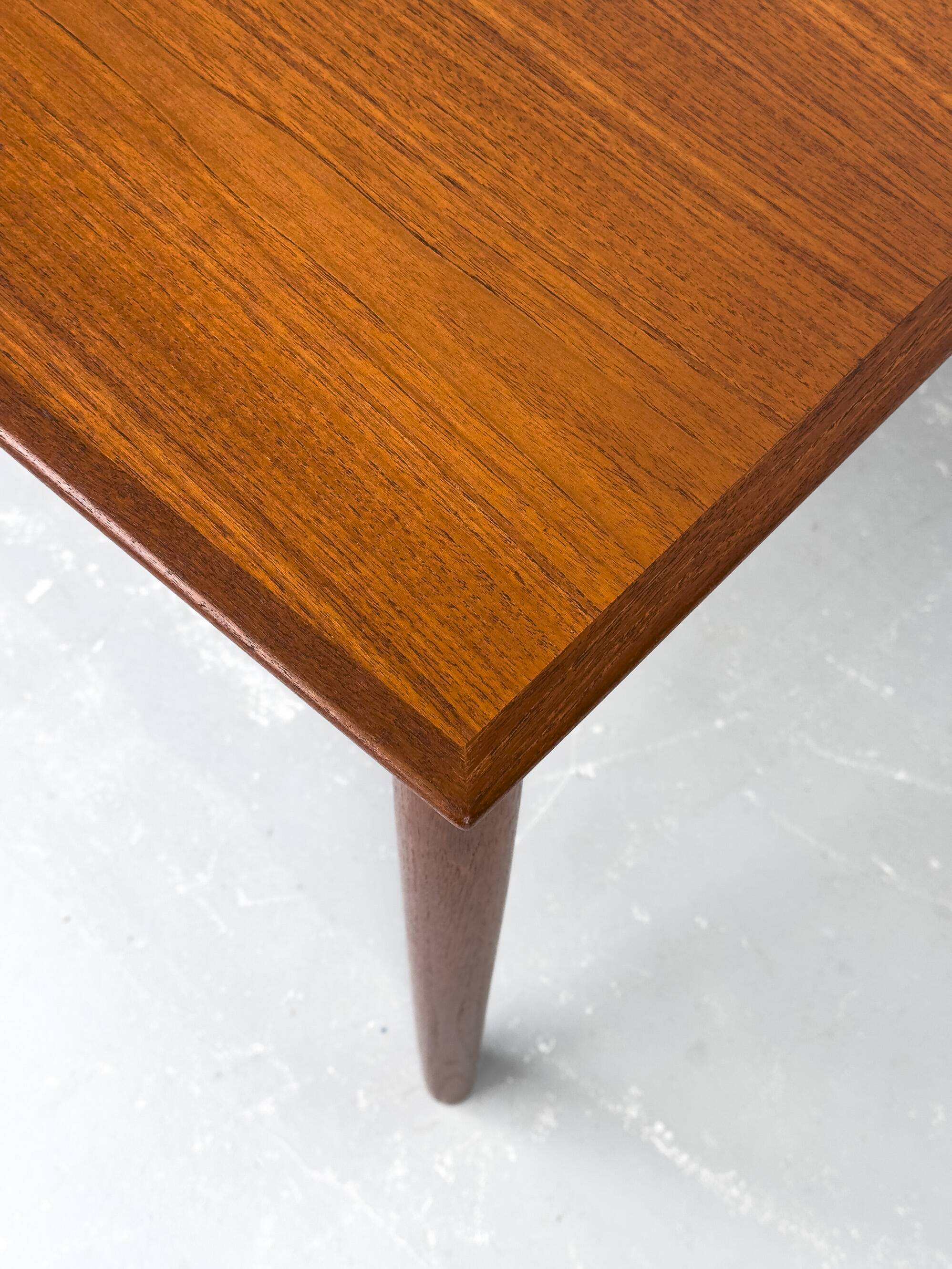 Table extensible en teck par Grete Jalk pour Glostrup, 1960