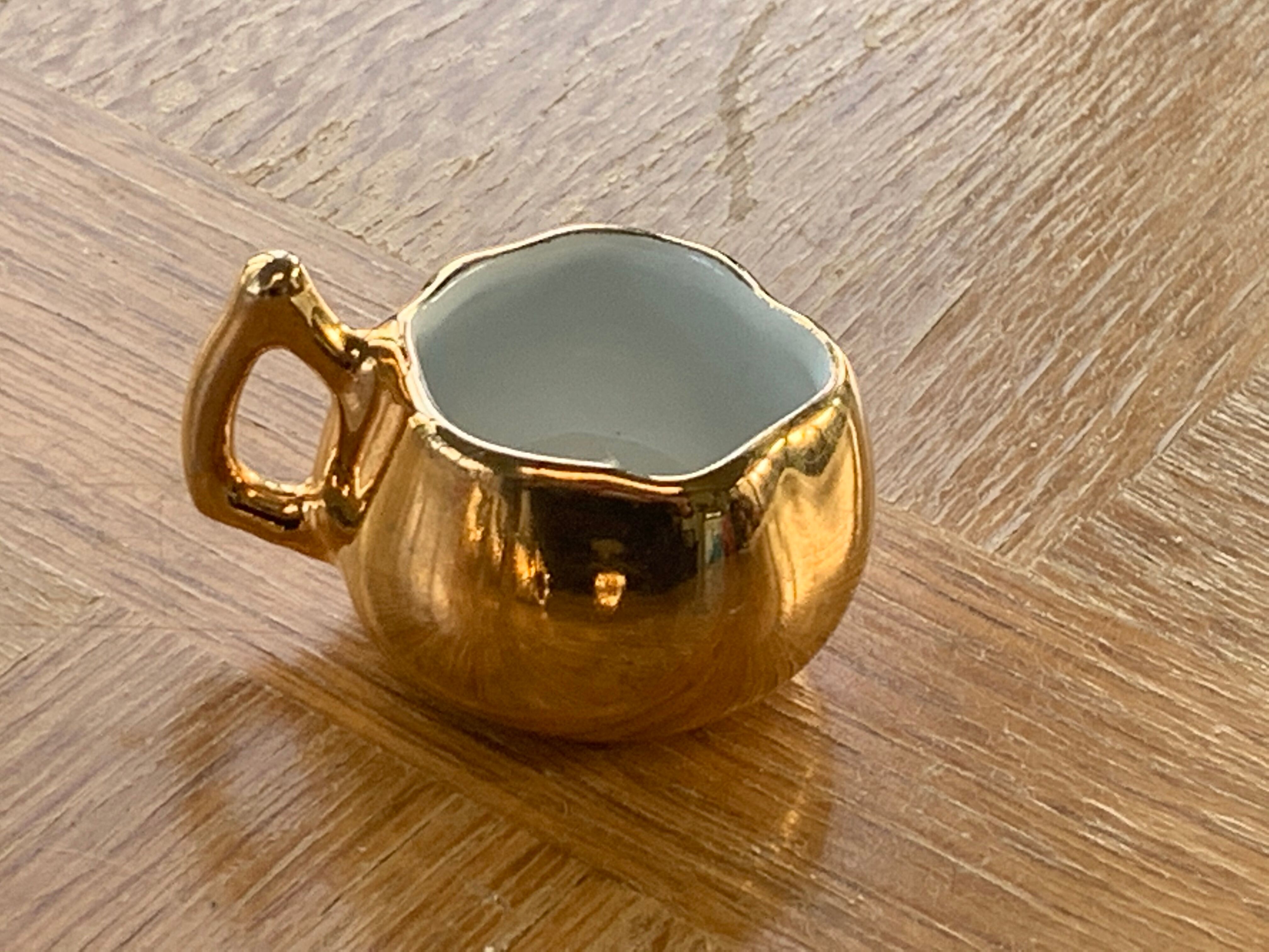 4 small cups dabbling ceramic enamelled gold and vintage white