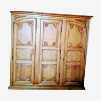 Wood cabinet