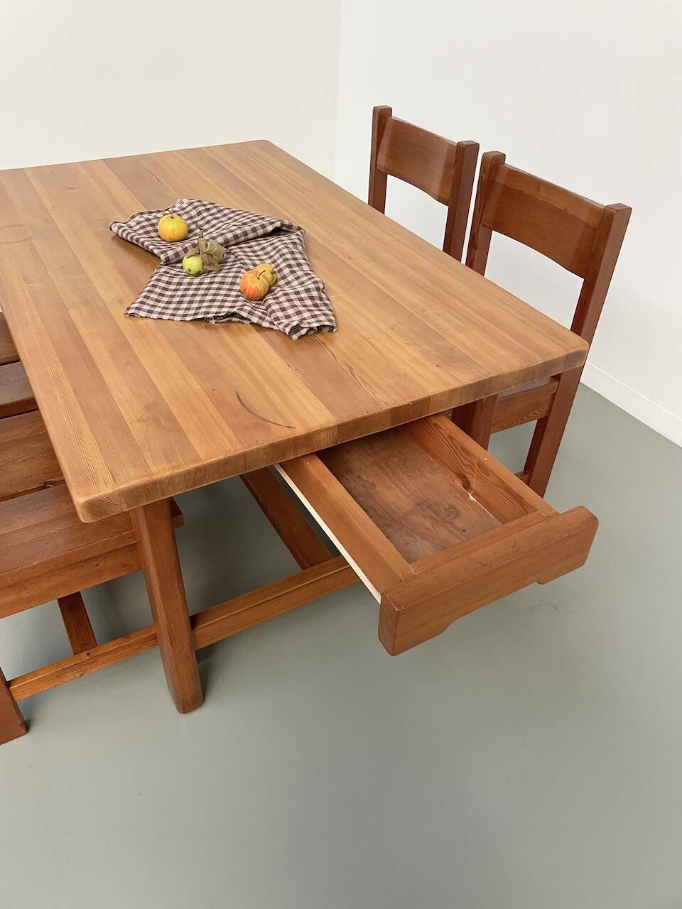 Set of table and 4 chairs, 60s mountain furniture