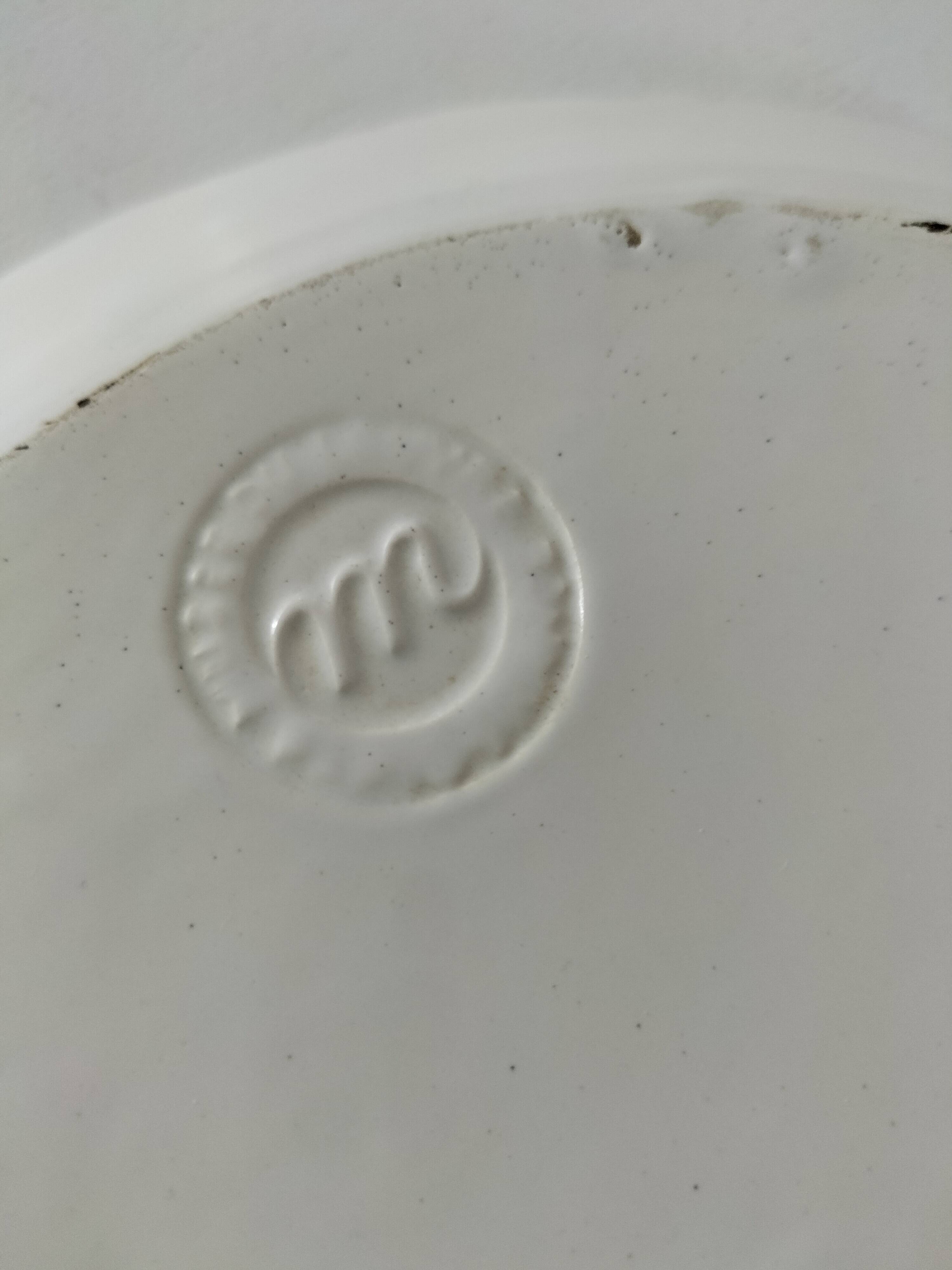 Antique Moustiers style plate, Museums of France edition