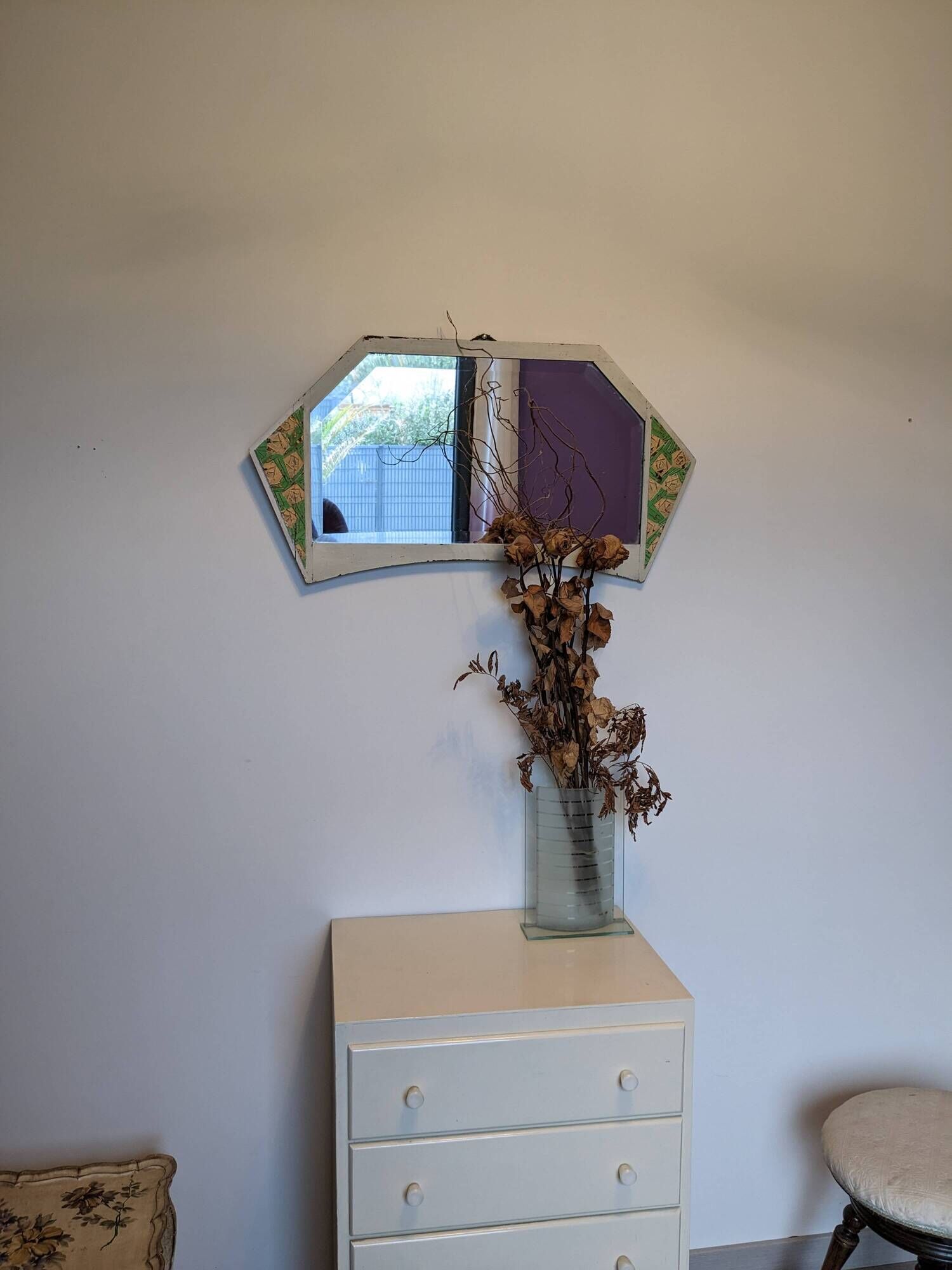 Vintage geometric mirror with floral decoration – painted patinated wood – 79 cm