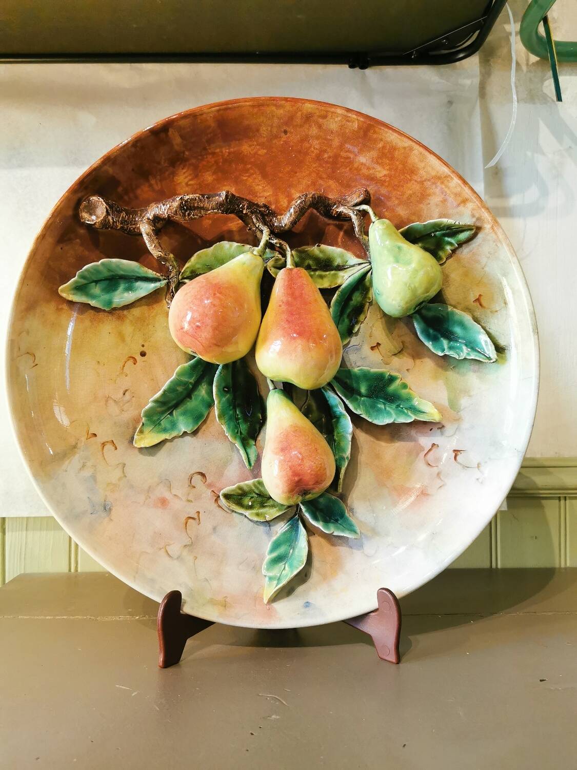 Large barbotine dish