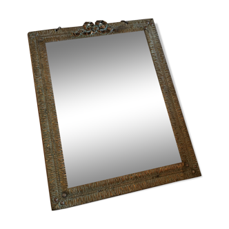 Bevelled mirror and its 29x22cm brass-decorated frame