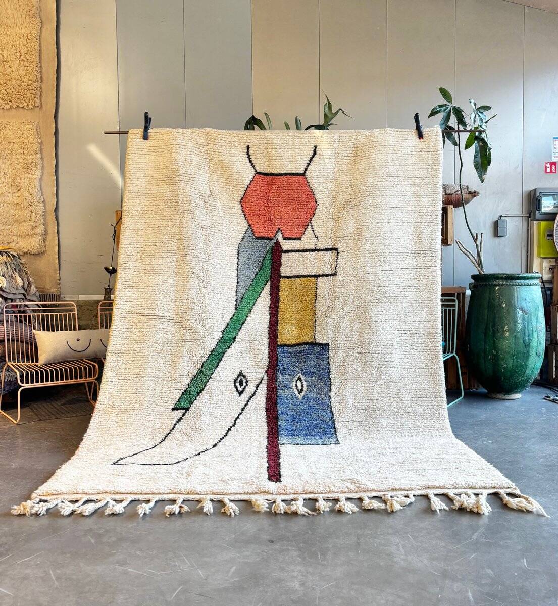 Large modern white Moroccan Beni Ouarain rug in wool.