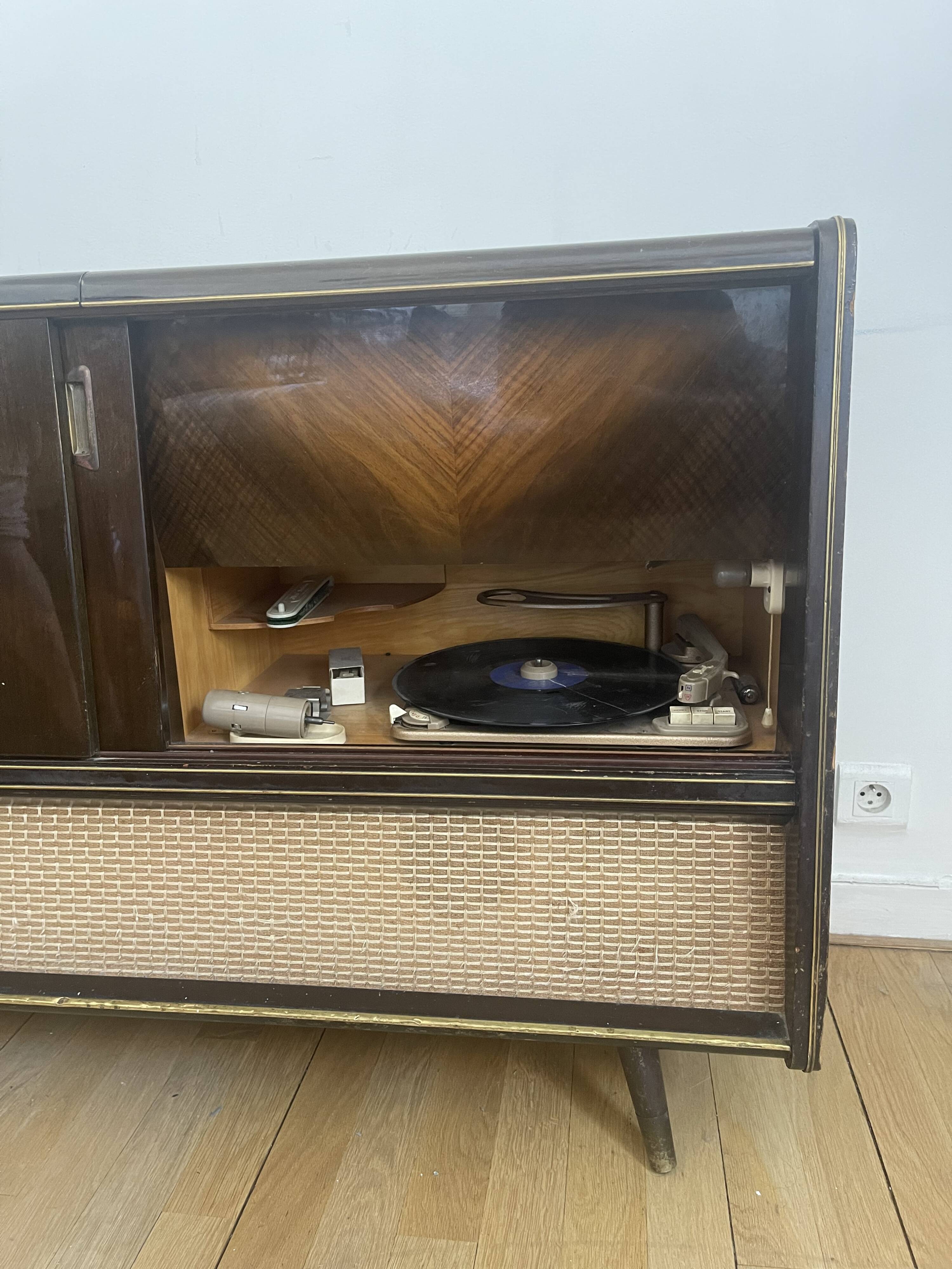 Radio cabinet/record player from the 50s/60s