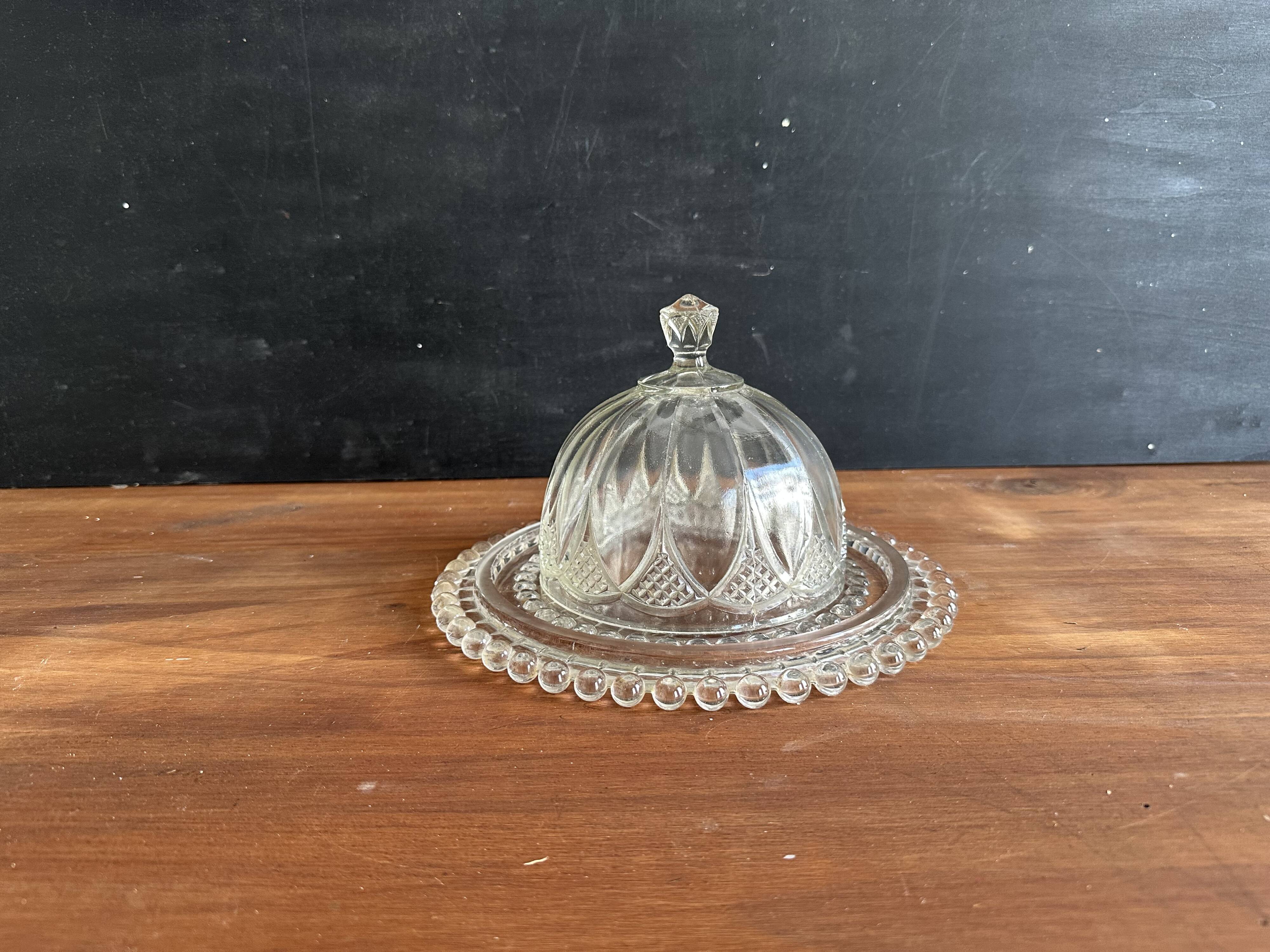 Vintage glass cheese dome with its plate, 1950s.