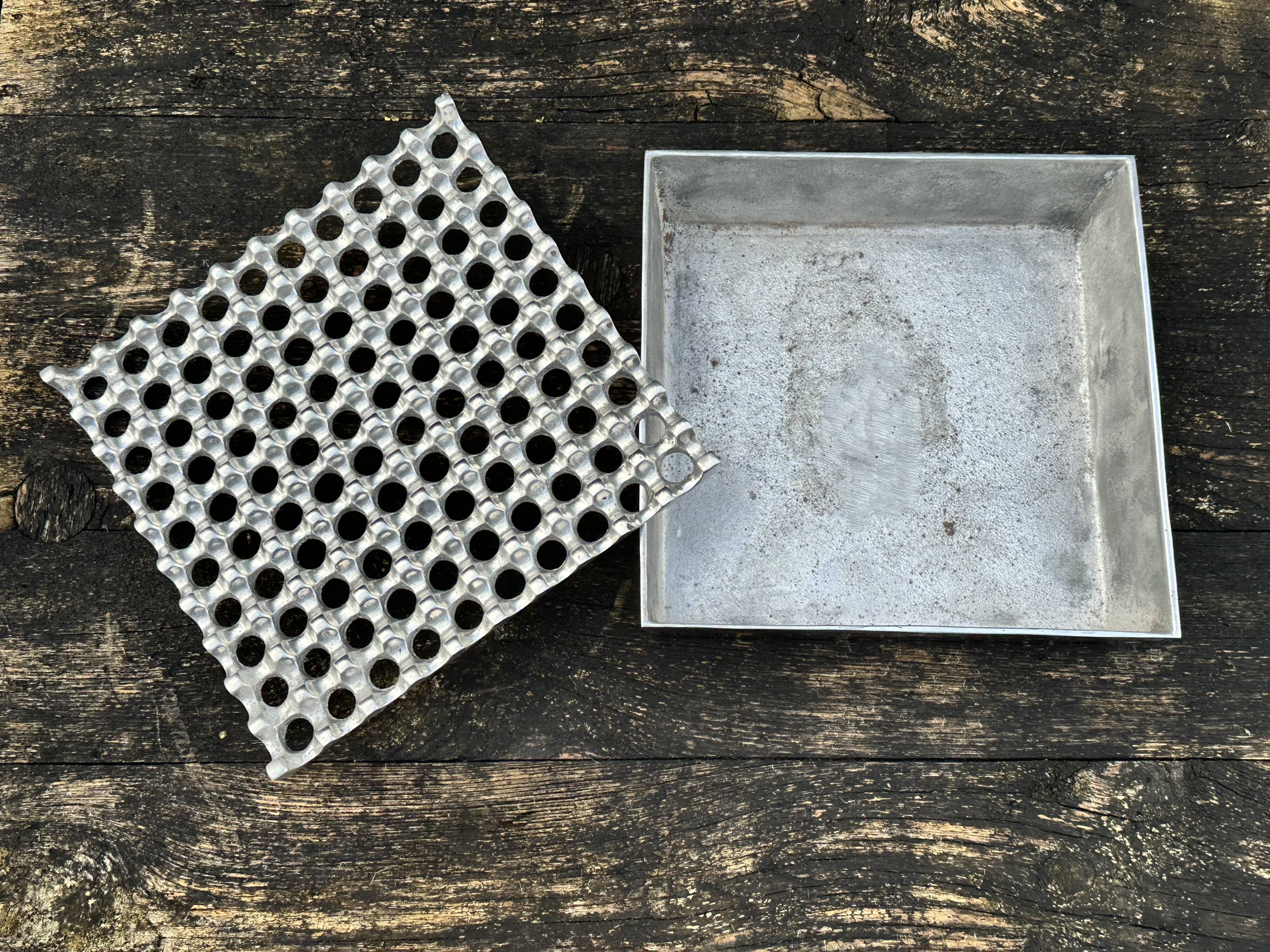 Chrome-plated aluminum ashtray from the 2000s