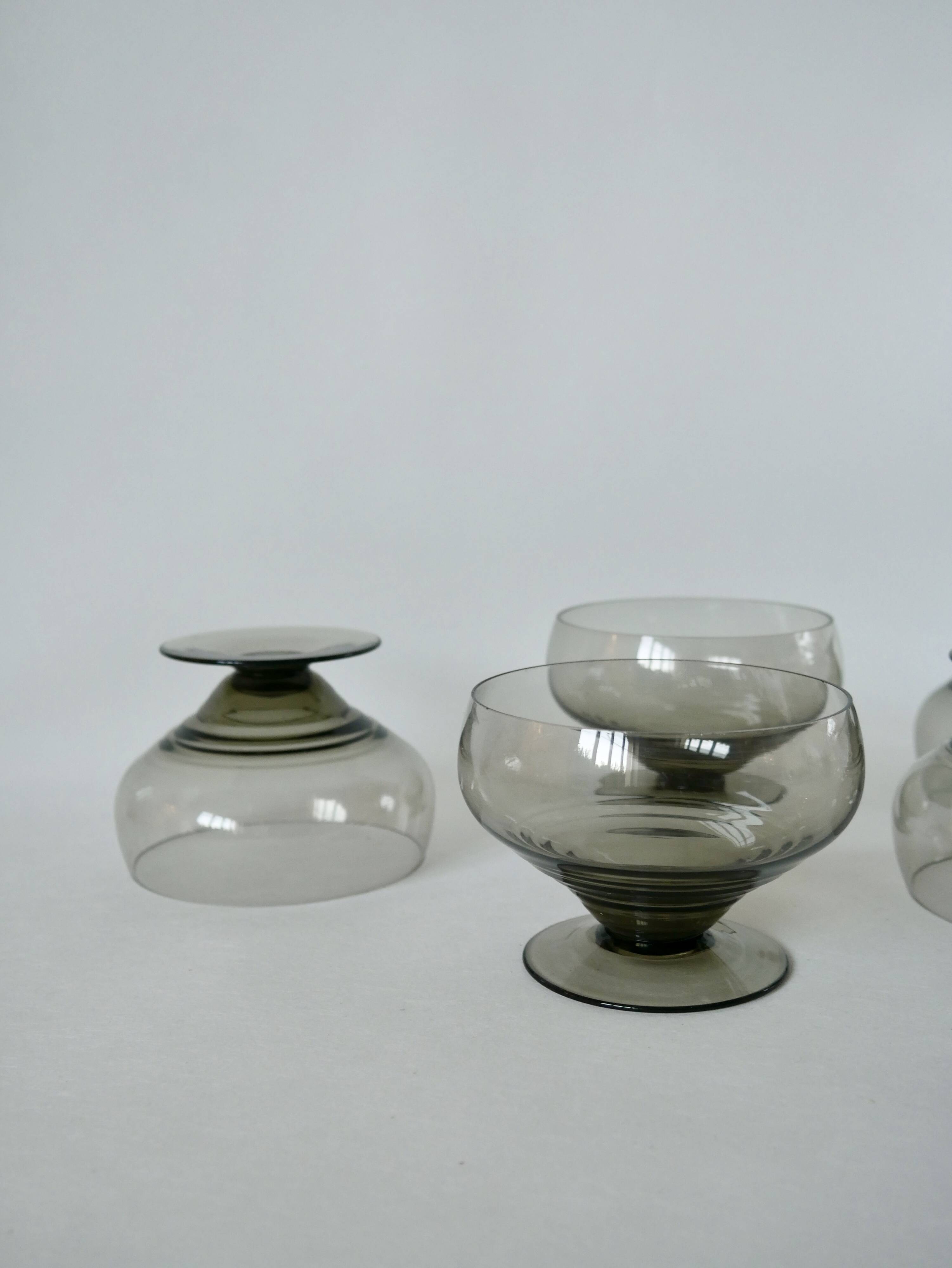 Set of 5 art deco design champagne glasses in smoked glass from the 30s and 40s